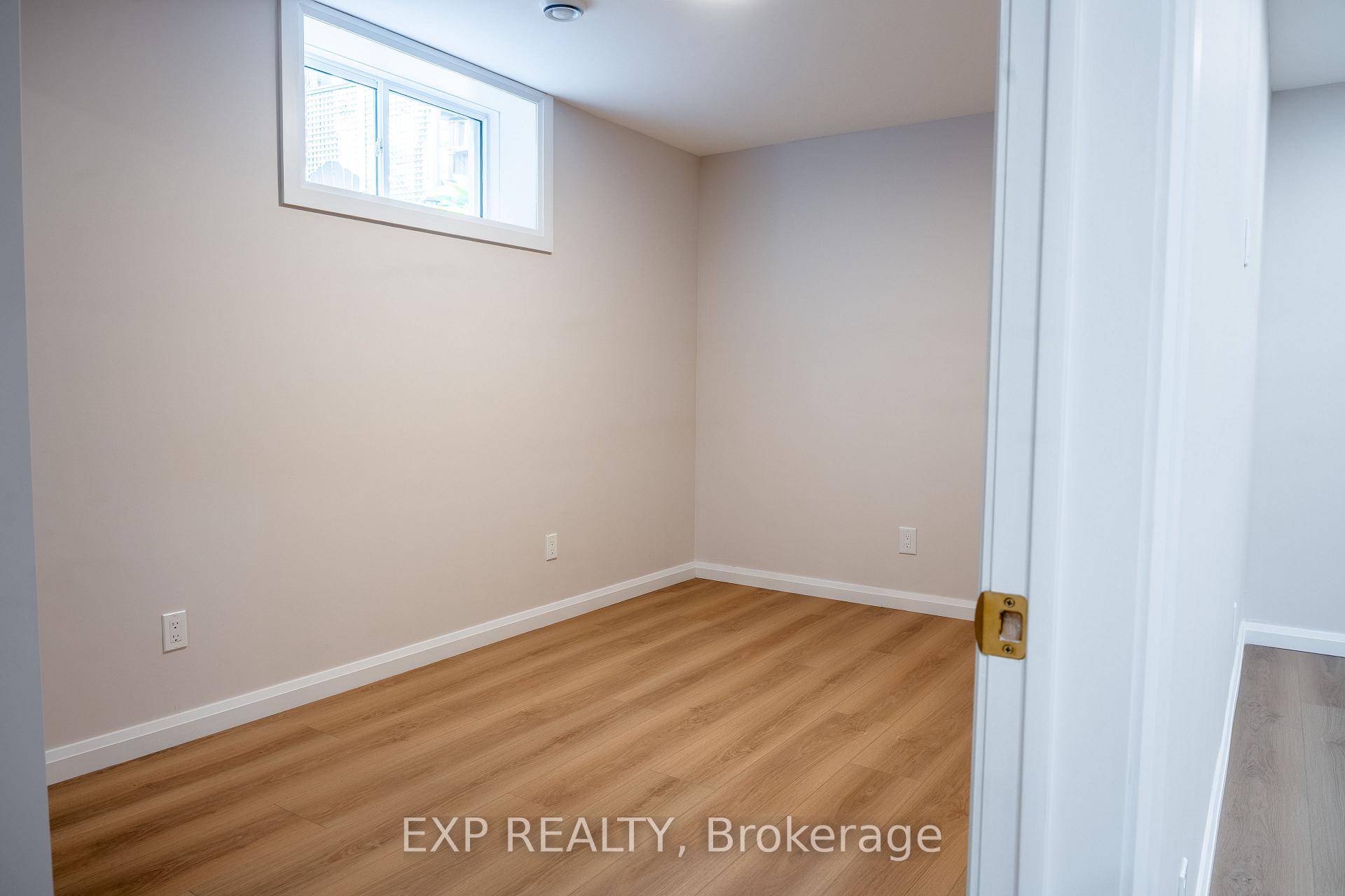 Photo 10 of 160 Bishop Drive, Barrie, Ardagh — HOMEH