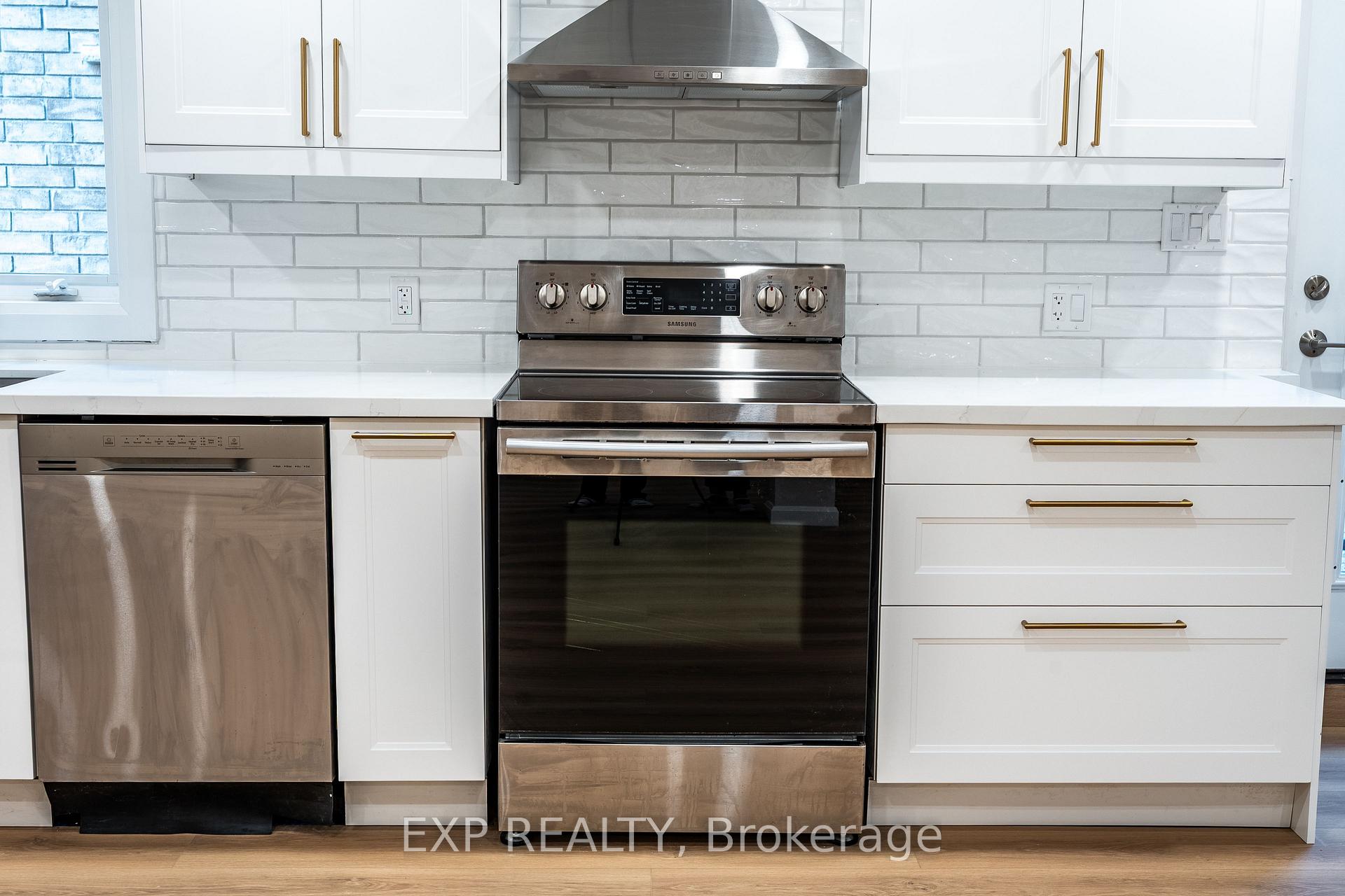 Photo 15 of 160 Bishop Drive, Barrie, Ardagh — HOMEH