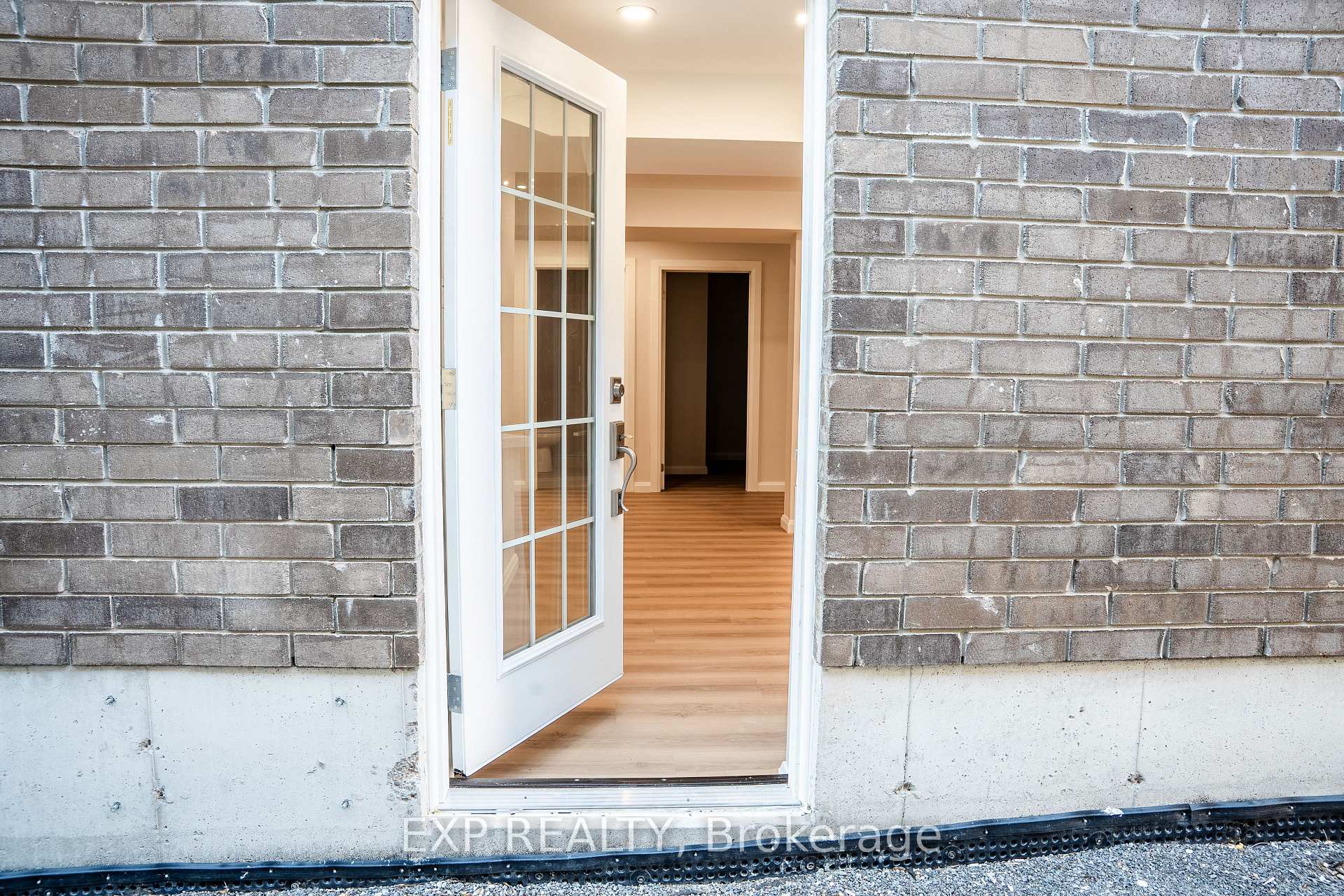 Photo 21 of 160 Bishop Drive, Barrie, Ardagh — HOMEH