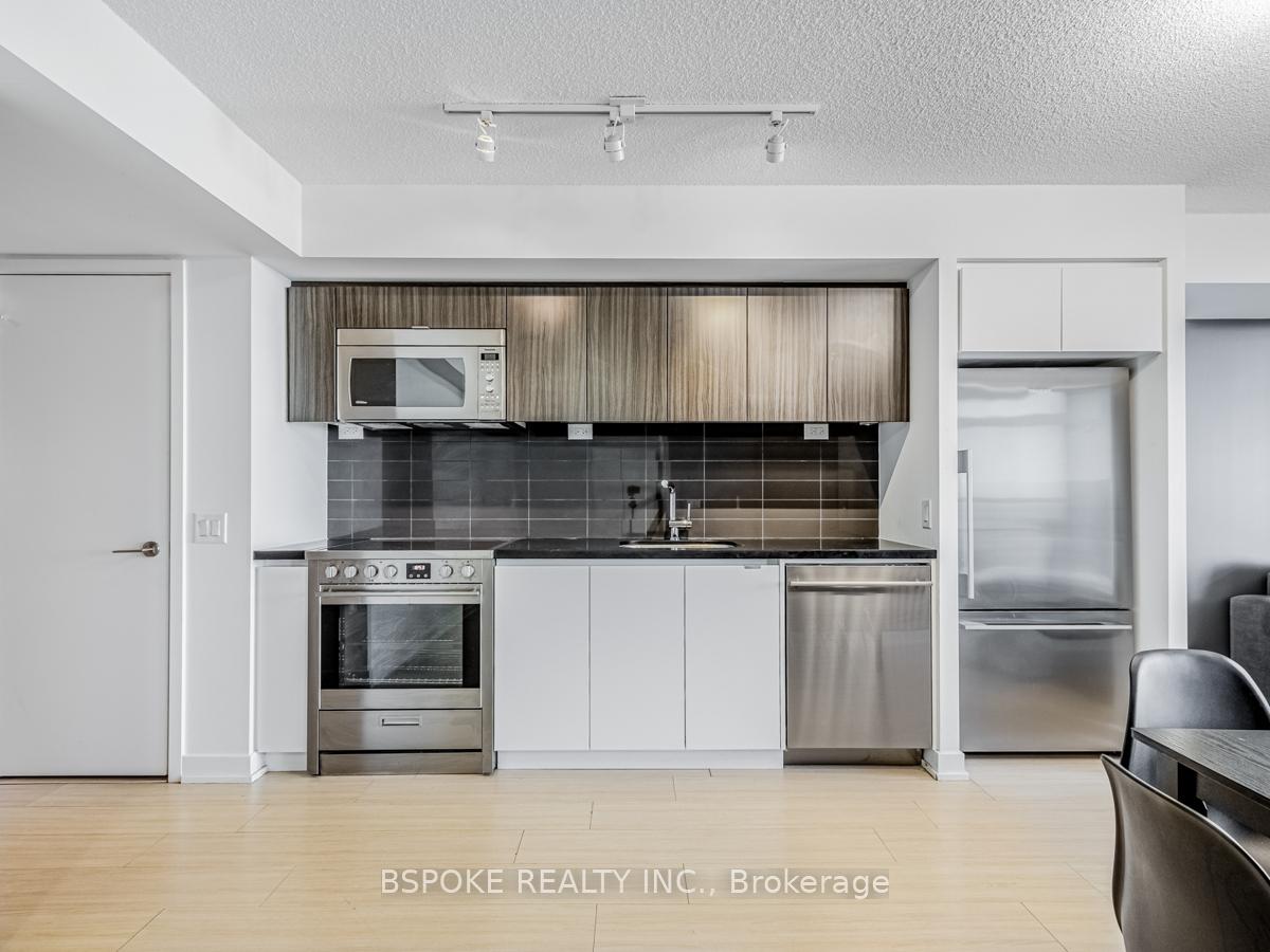 Photo 8 of Unit 3303, 75 Queens Wharf Road, Toronto, Waterfront Communities — HOMEH