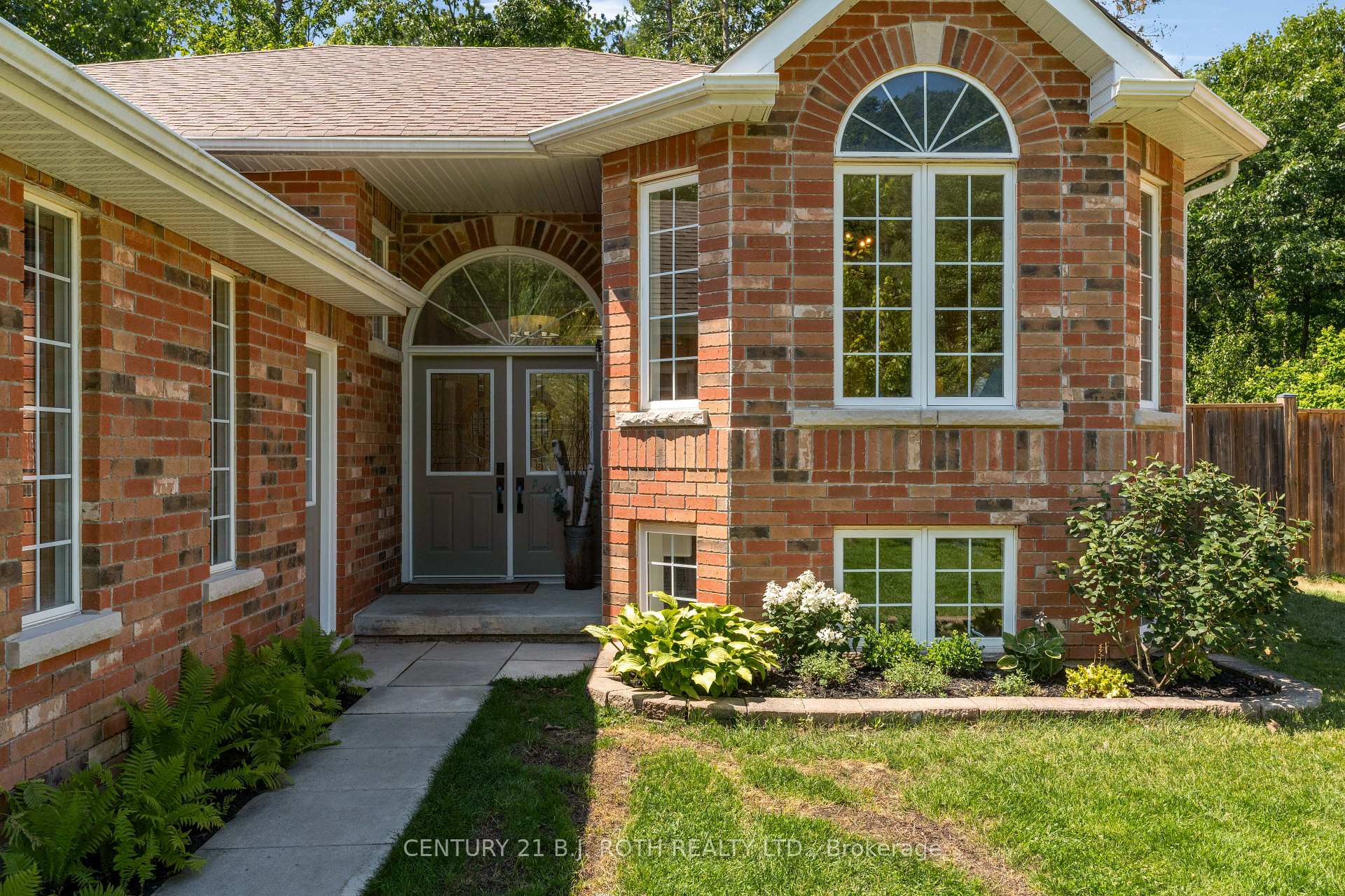 Photo 2 of 156 Cumming Drive, Barrie, Ardagh — HOMEH