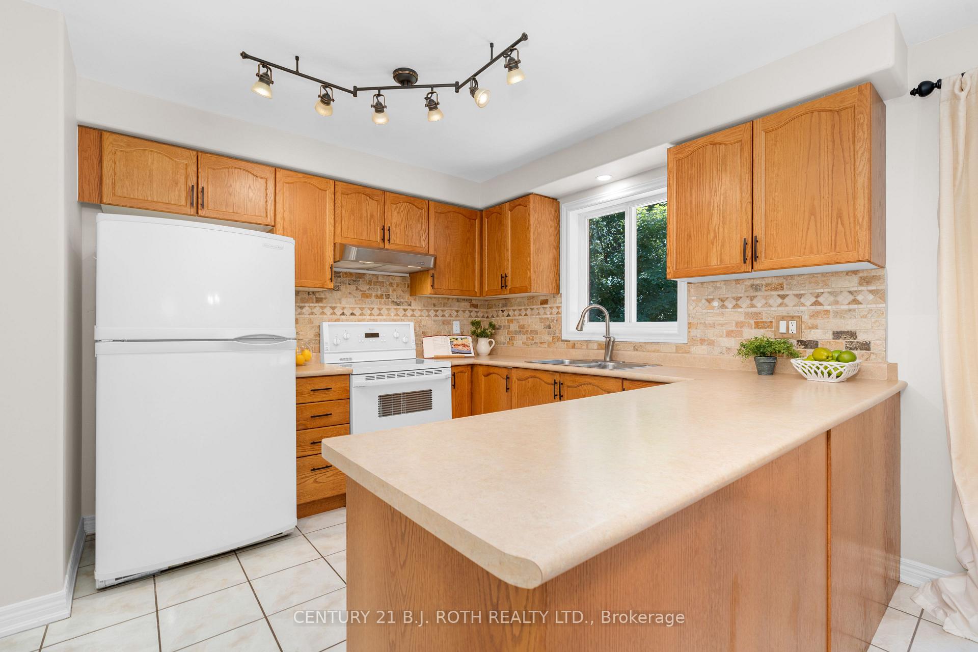 Photo 9 of 156 Cumming Drive, Barrie, Ardagh — HOMEH