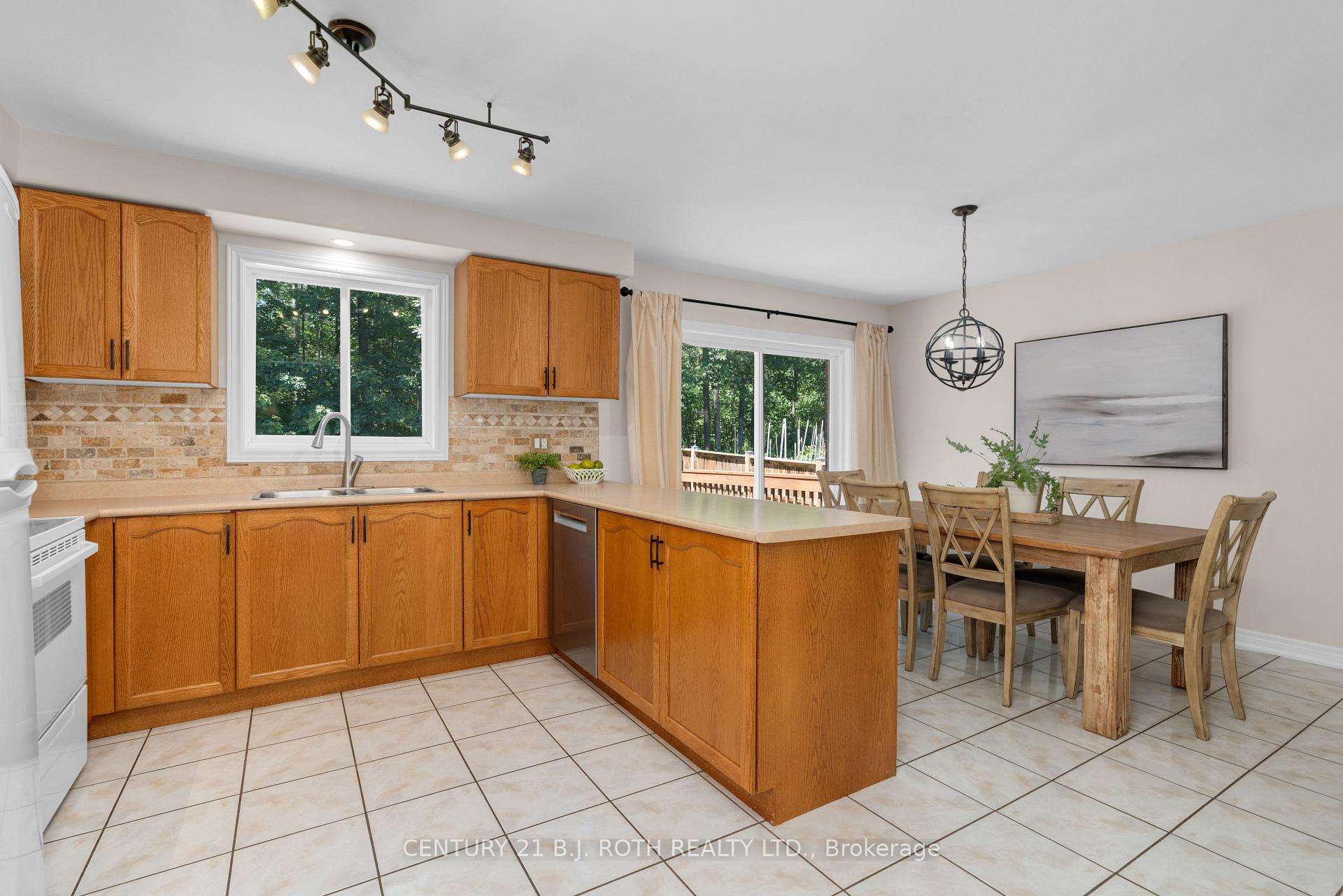 Photo 11 of 156 Cumming Drive, Barrie, Ardagh — HOMEH