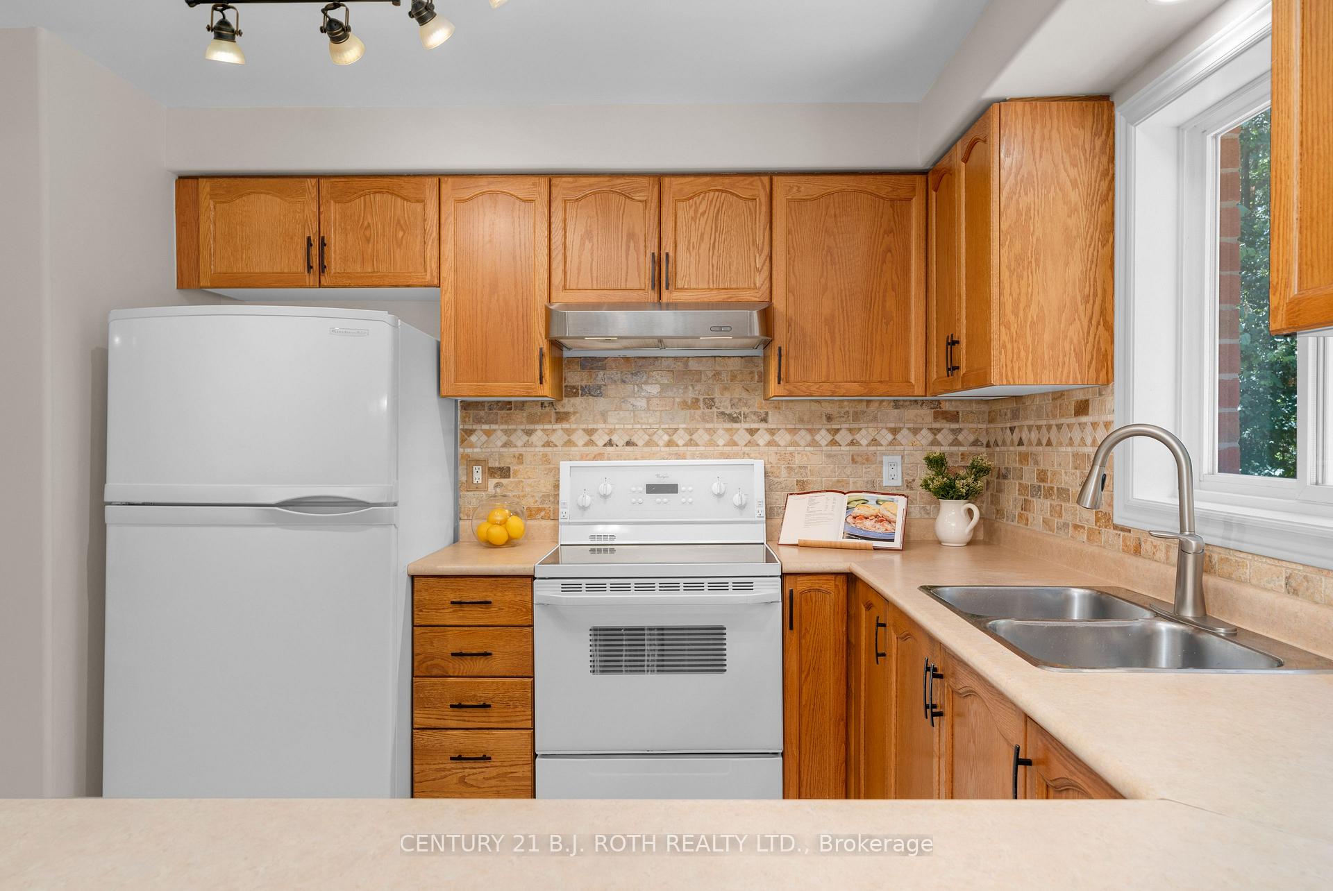 Photo 14 of 156 Cumming Drive, Barrie, Ardagh — HOMEH