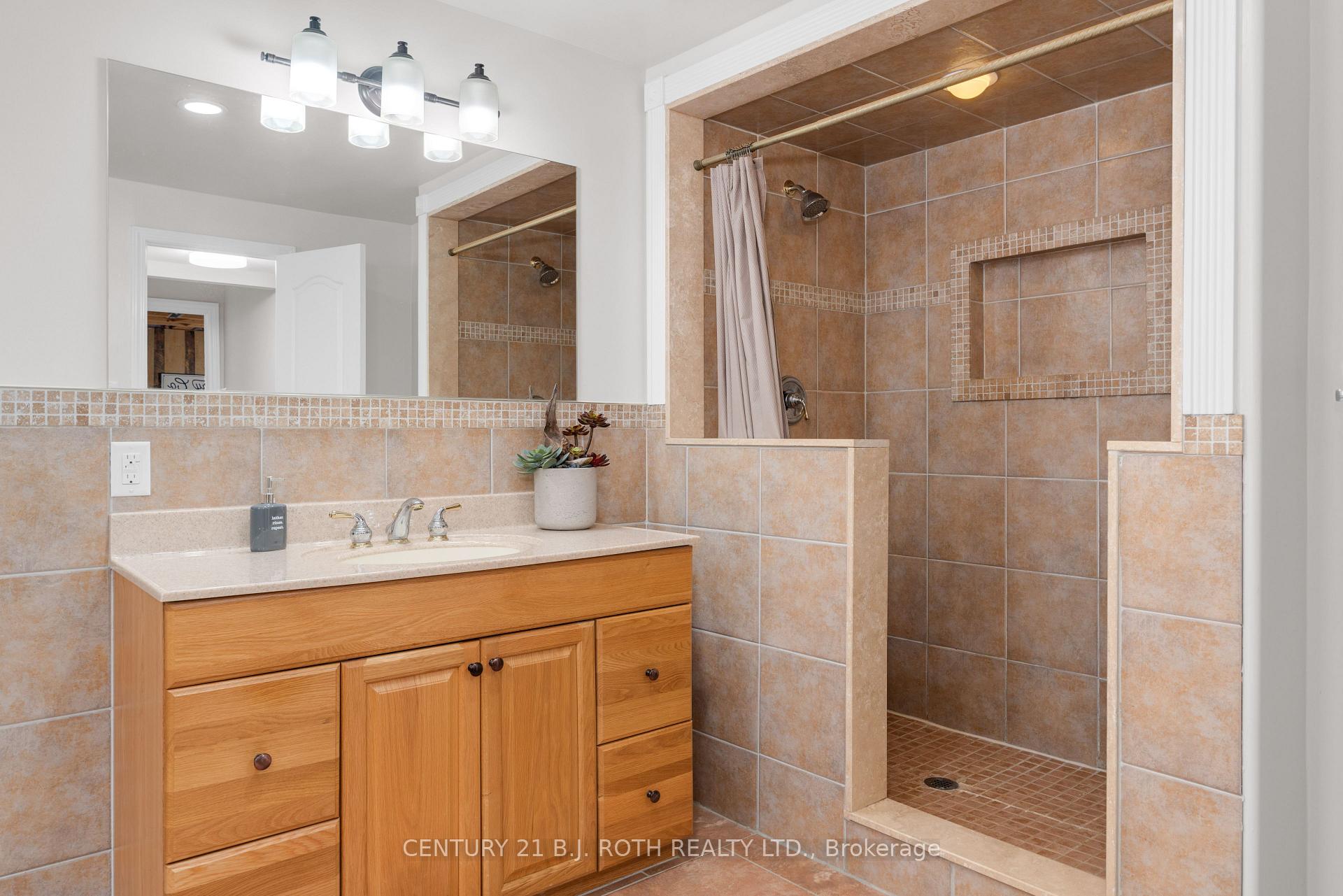 Photo 30 of 156 Cumming Drive, Barrie, Ardagh — HOMEH