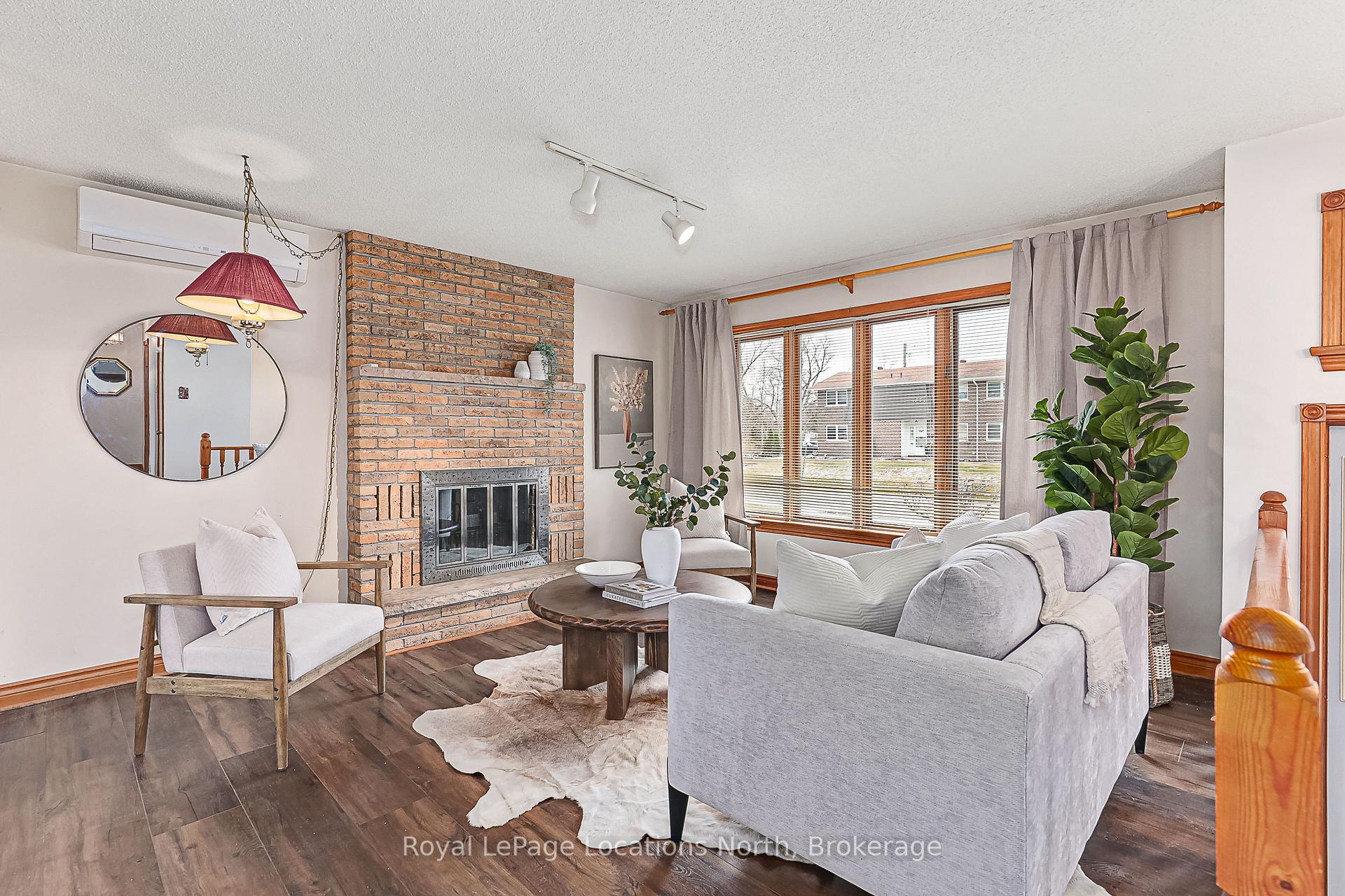 Photo 3 of 211 Seventh Street, Collingwood — HOMEH