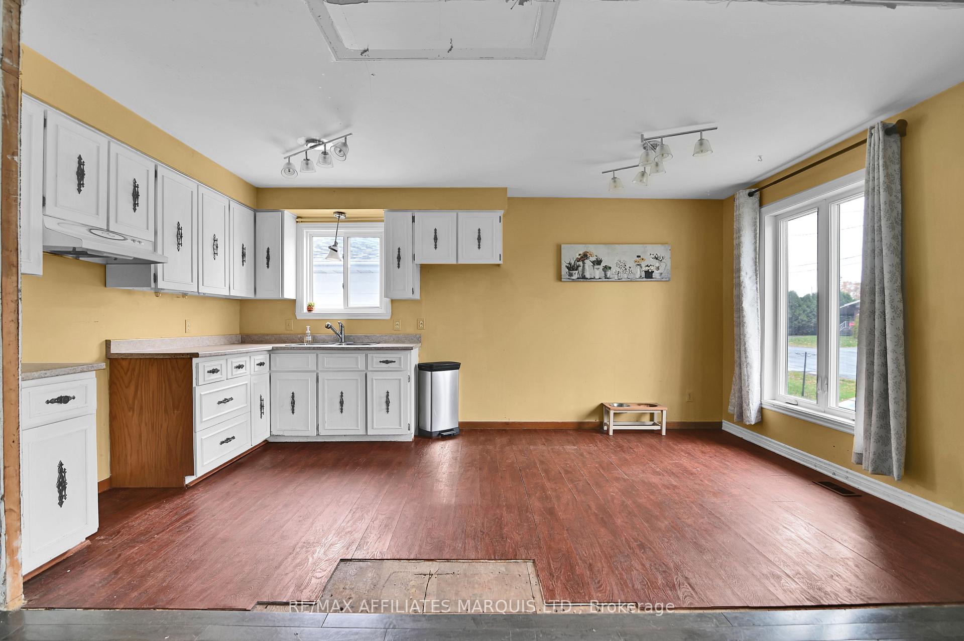 Photo 3 of 1531 Champagne Avenue, Cornwall — HOMEH