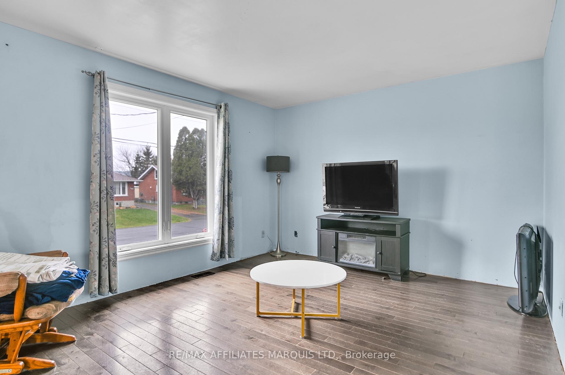 Photo 8 of 1531 Champagne Avenue, Cornwall — HOMEH