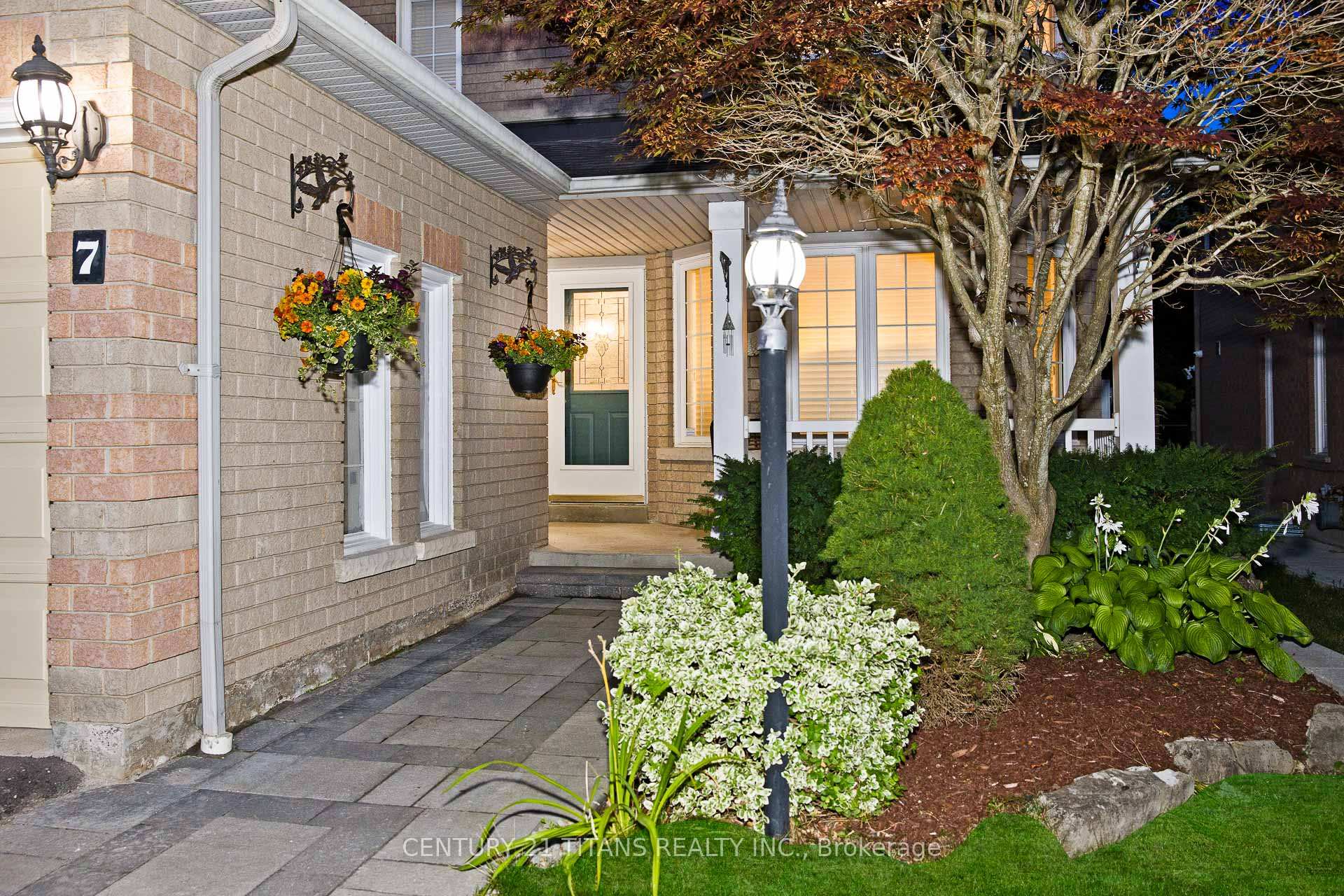 Photo 8 of 7 Annie Crescent, Ajax, Central West — HOMEH