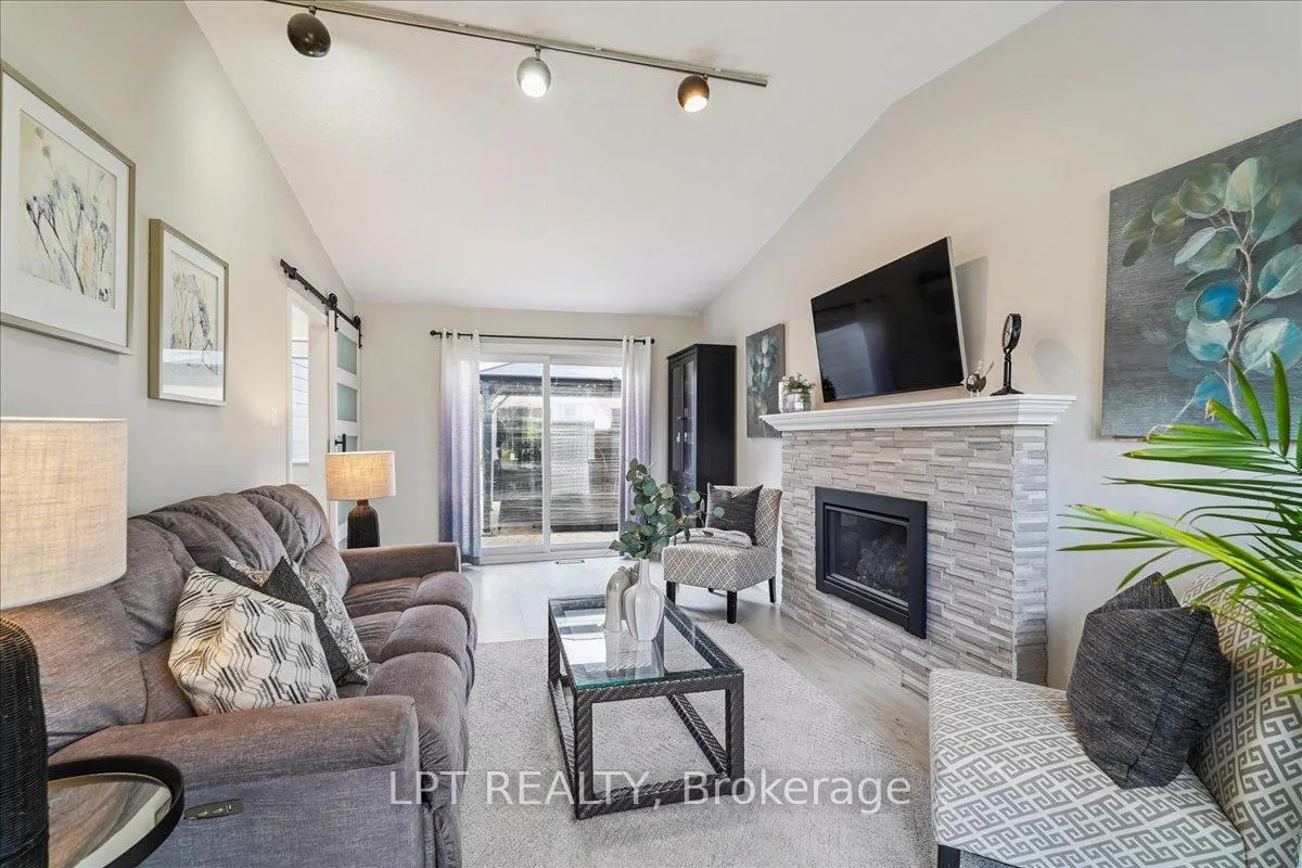 Photo 7 of 26 Wright Crescent, Caledon, Bolton North — HOMEH