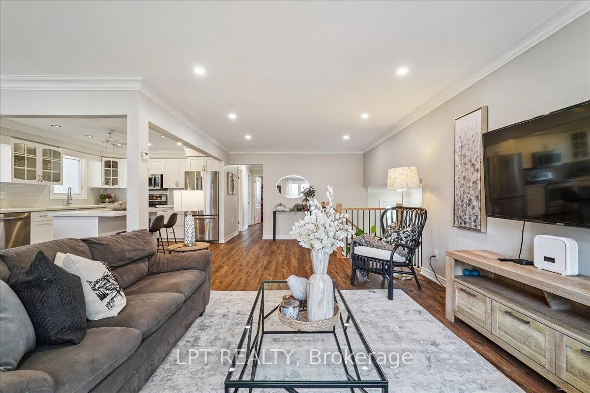 Photo 12 of 26 Wright Crescent, Caledon, Bolton North — HOMEH