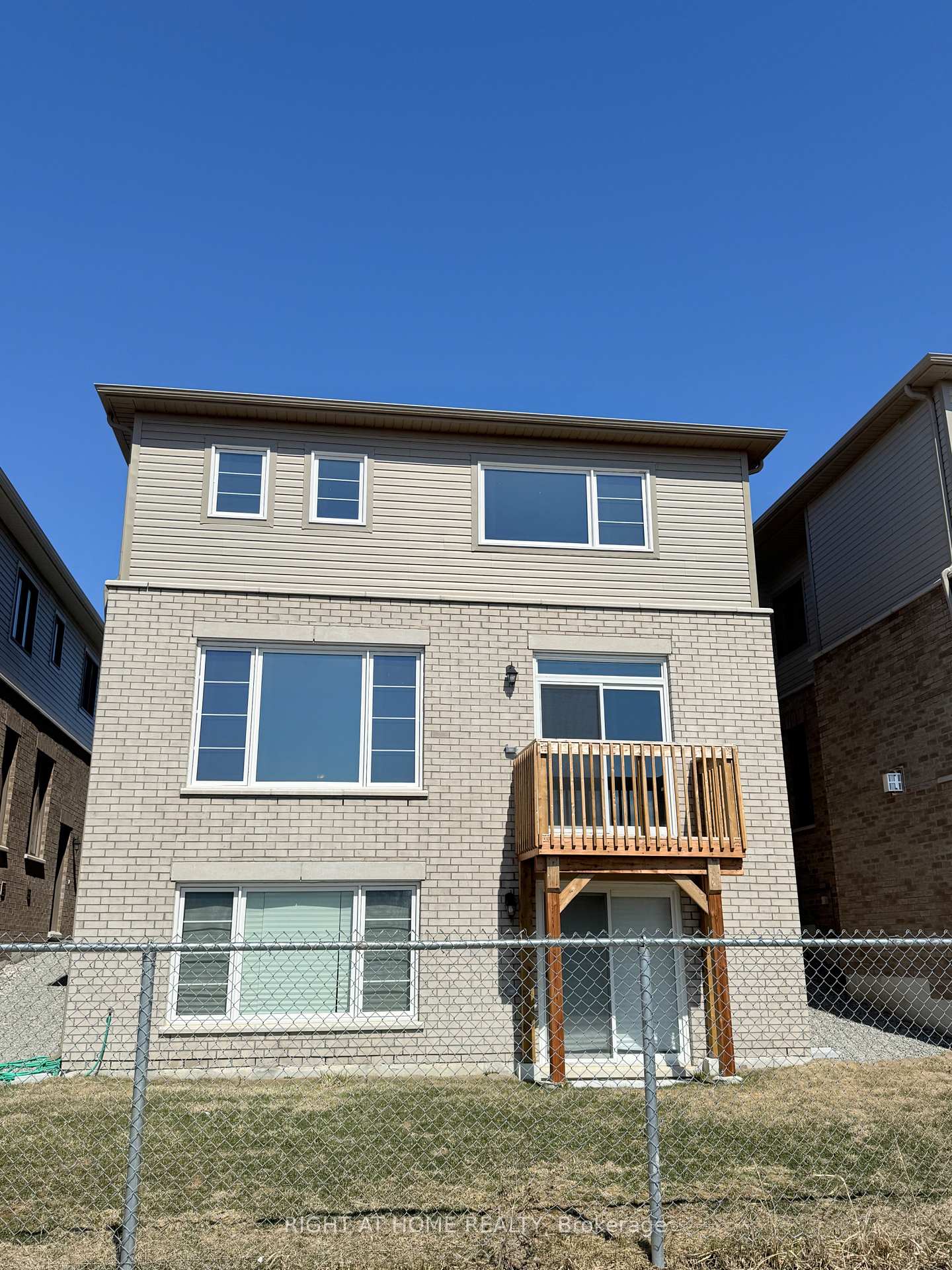 Photo 2 of 30 Shepherd Drive, Barrie, Painswick South — HOMEH