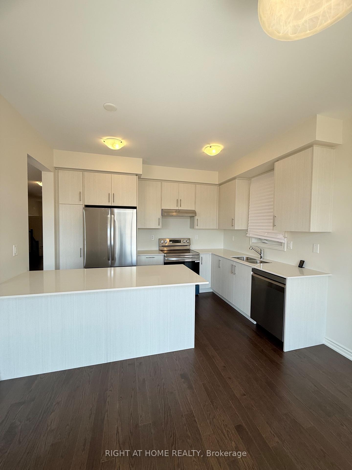 Photo 5 of 30 Shepherd Drive, Barrie, Painswick South — HOMEH