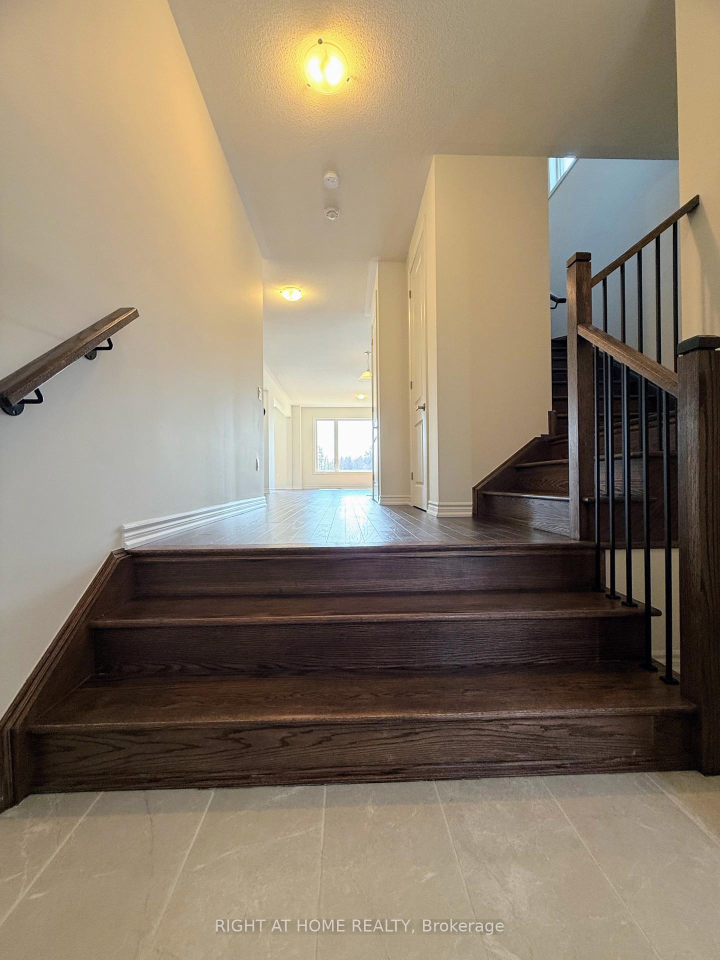 Photo 4 of 30 Shepherd Drive, Barrie, Painswick South — HOMEH