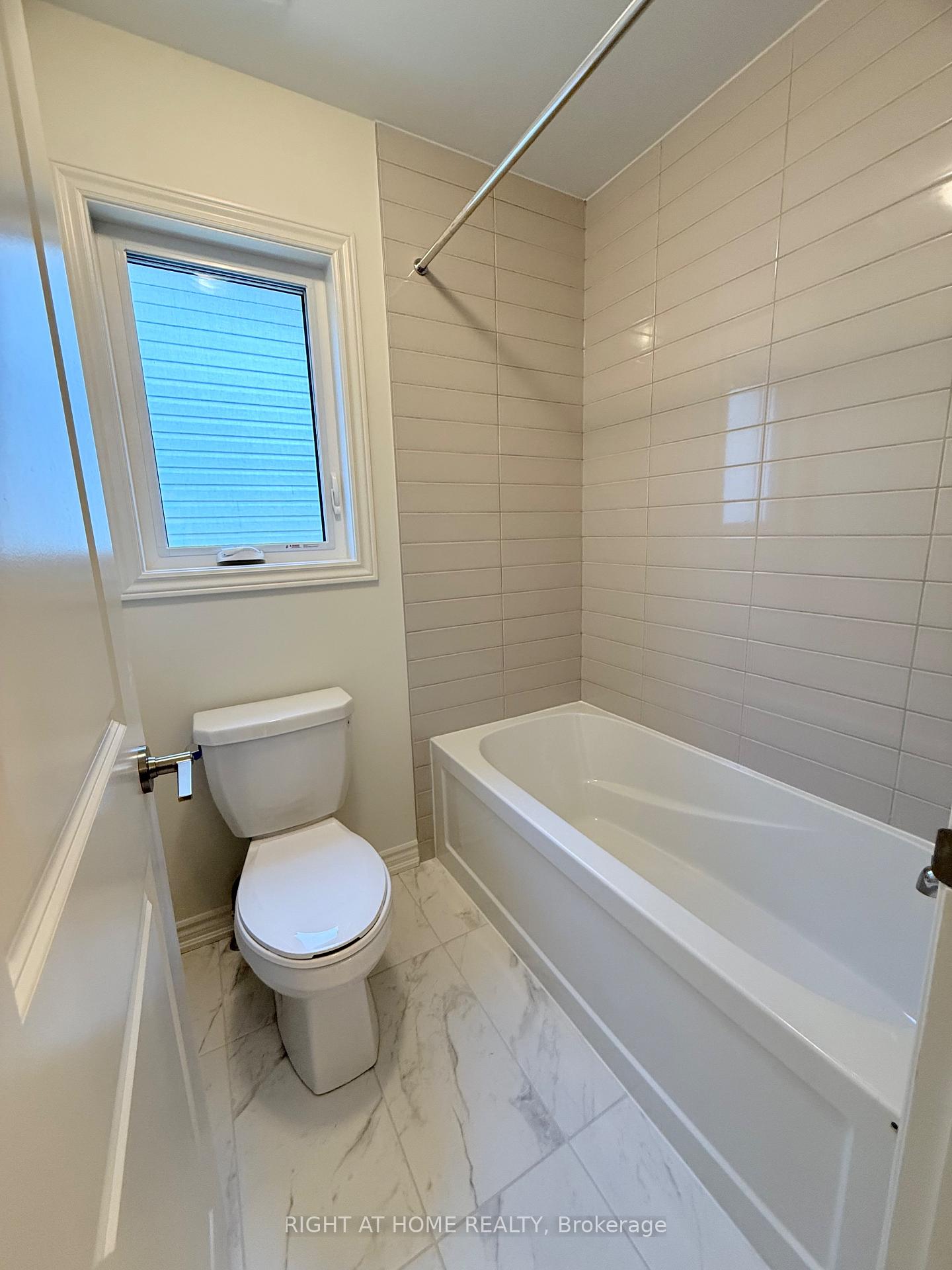Photo 9 of 30 Shepherd Drive, Barrie, Painswick South — HOMEH