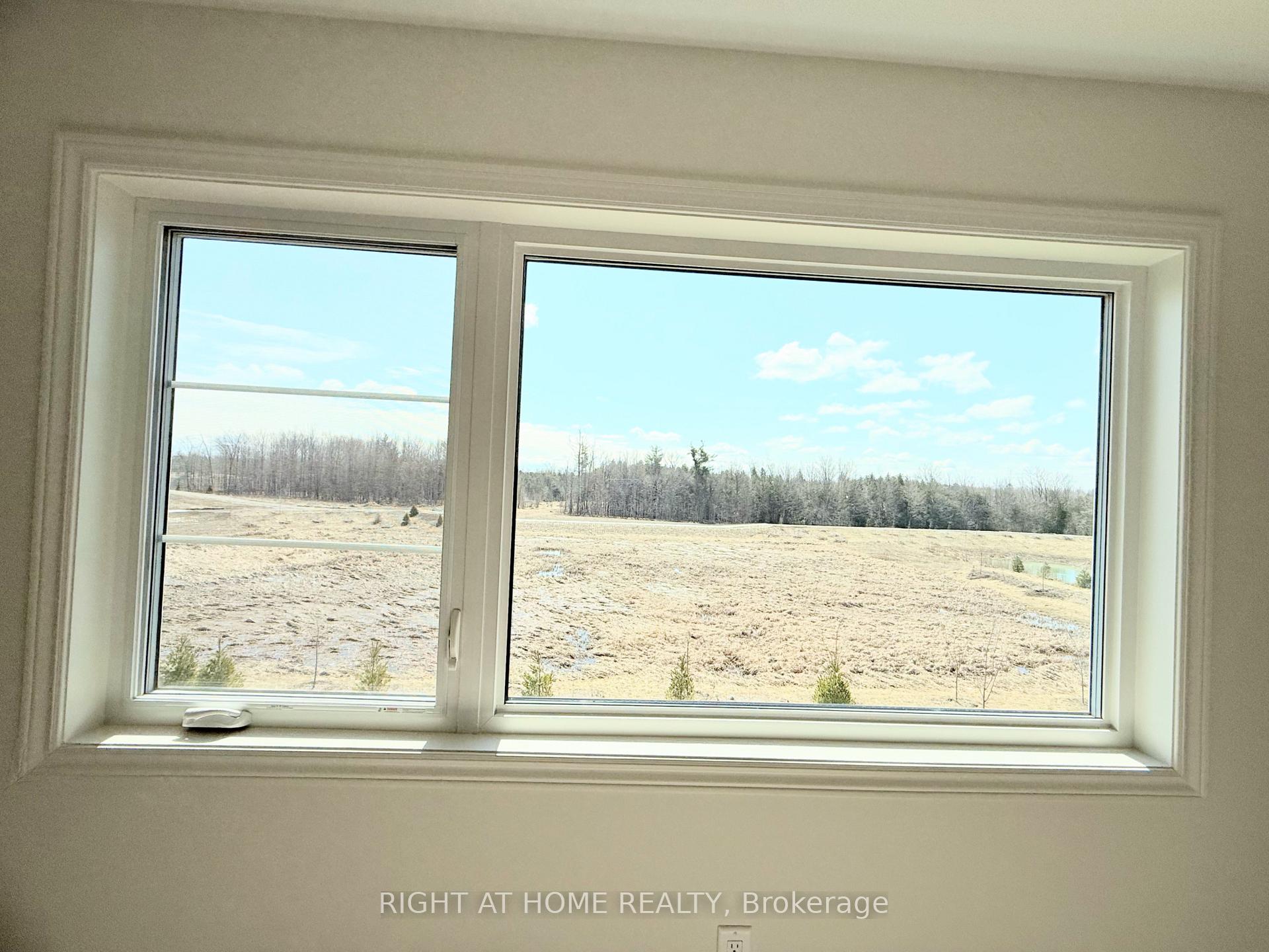 Photo 10 of 30 Shepherd Drive, Barrie, Painswick South — HOMEH