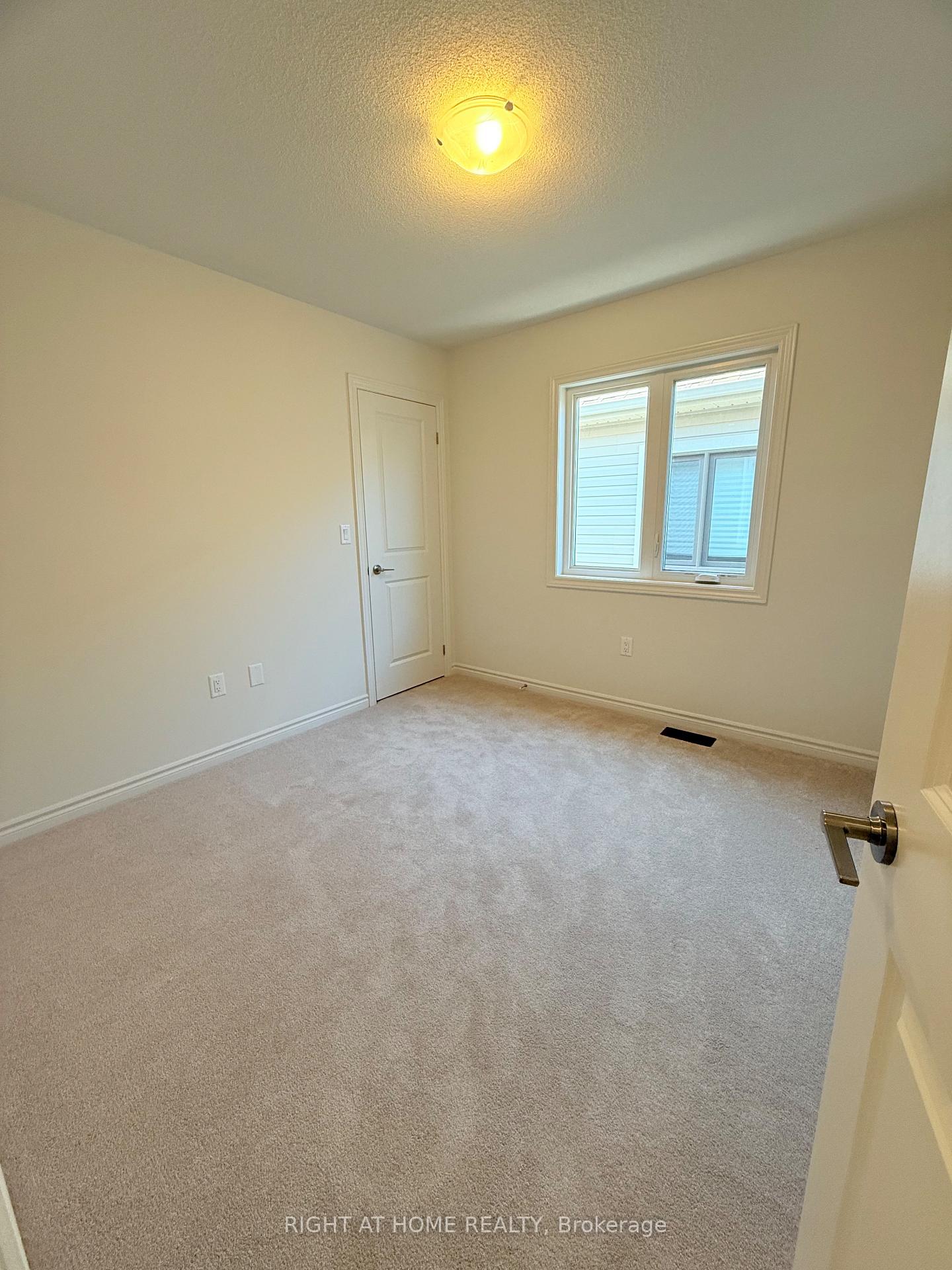 Photo 17 of 30 Shepherd Drive, Barrie, Painswick South — HOMEH