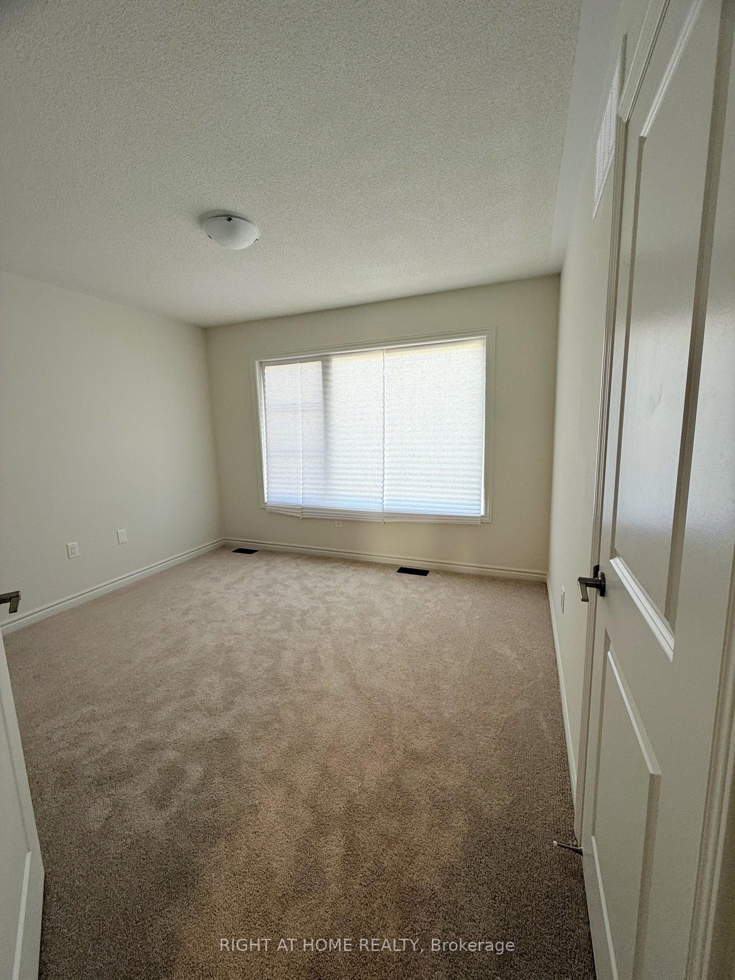Photo 18 of 30 Shepherd Drive, Barrie, Painswick South — HOMEH