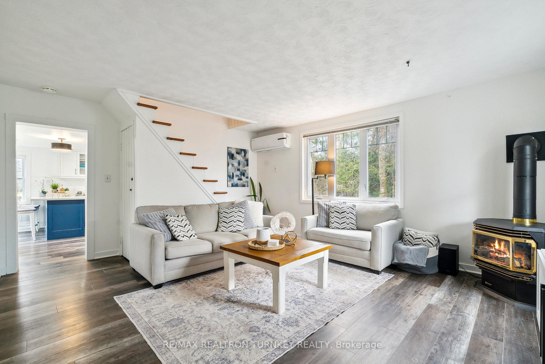 Photo 3 of 141 Nine Mile Road, Brock, Beaverton — HOMEH