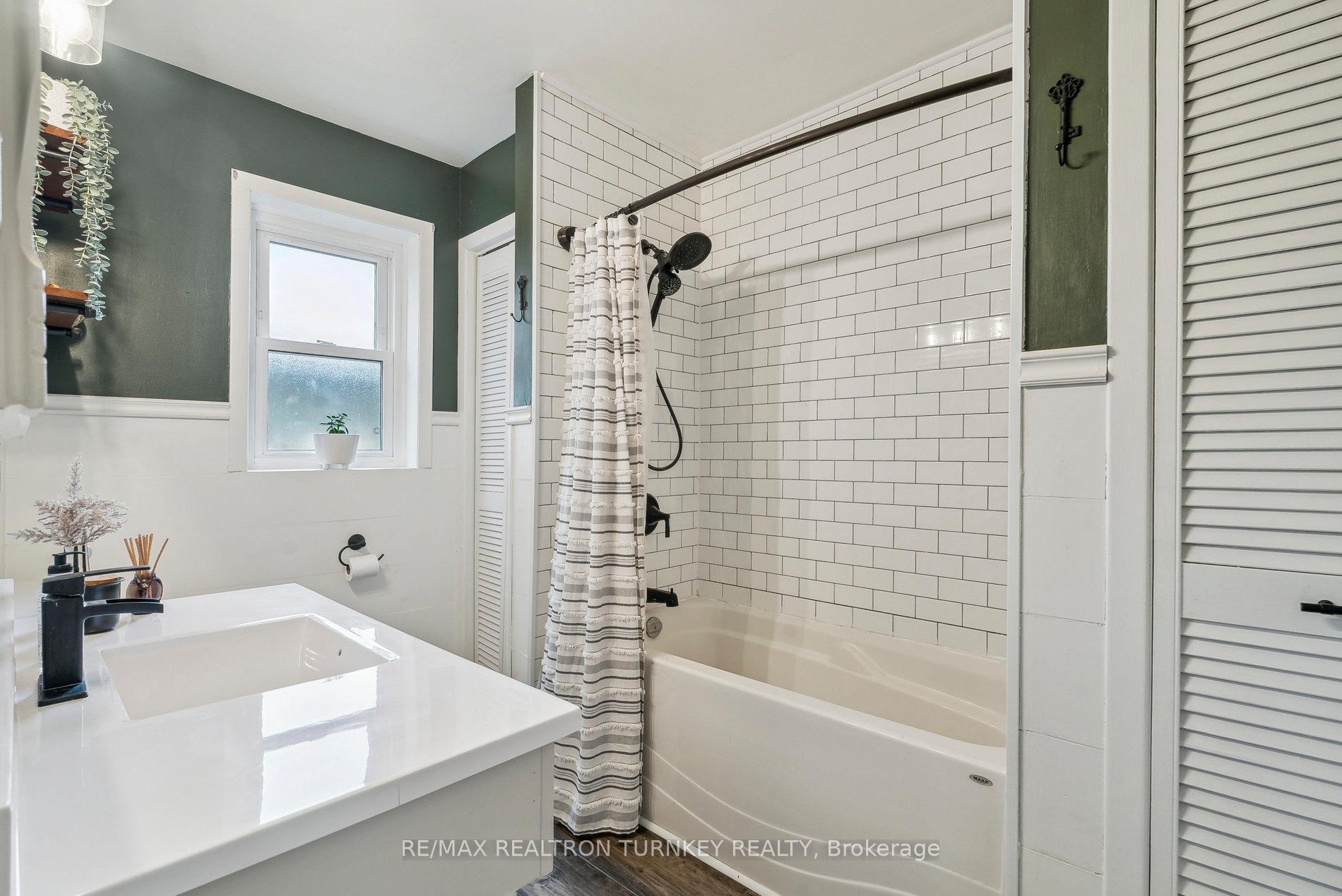 Photo 13 of 141 Nine Mile Road, Brock, Beaverton — HOMEH