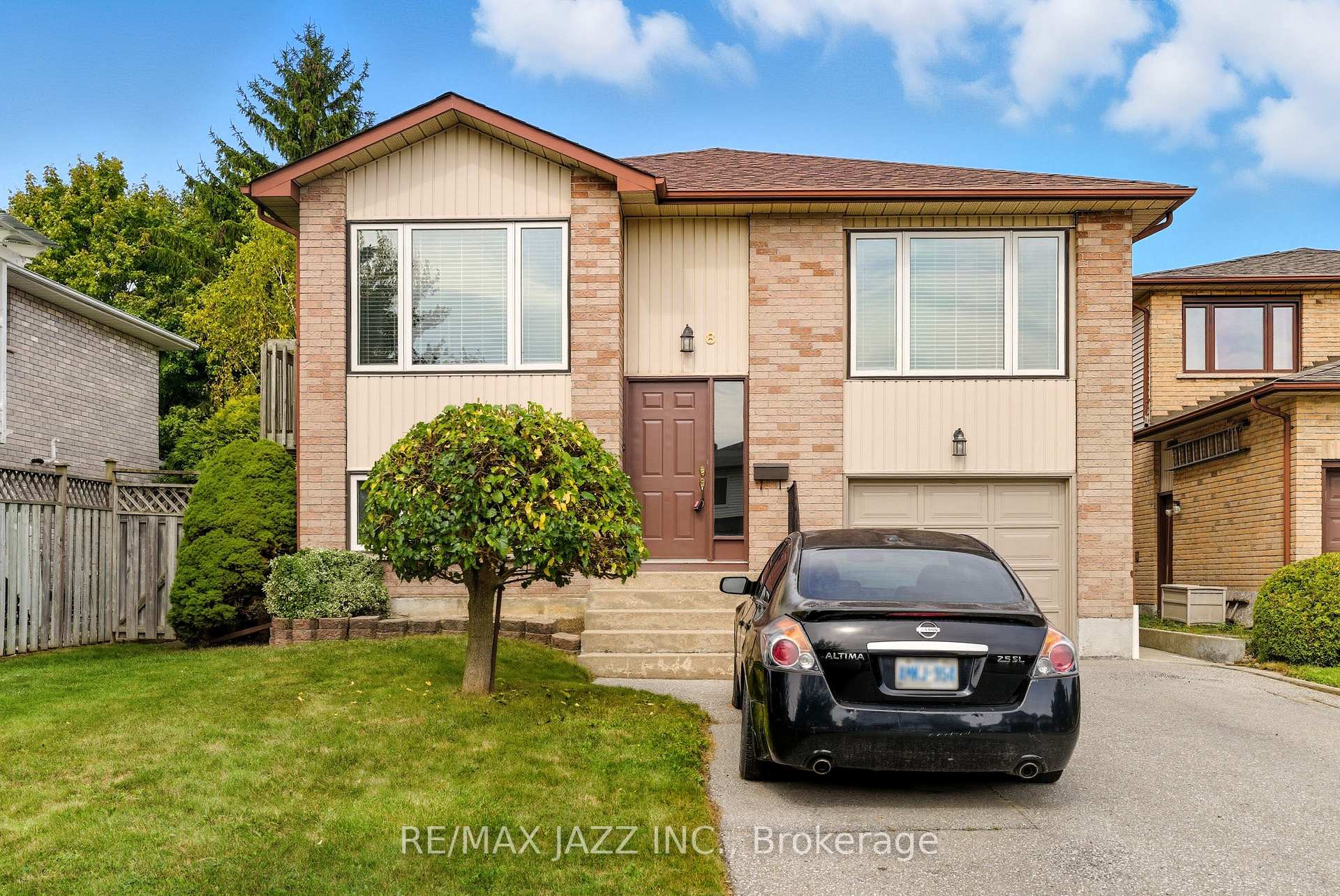 Photo 1 of Unit upper level, 8 Oban Court, Clarington, Courtice — HOMEH
