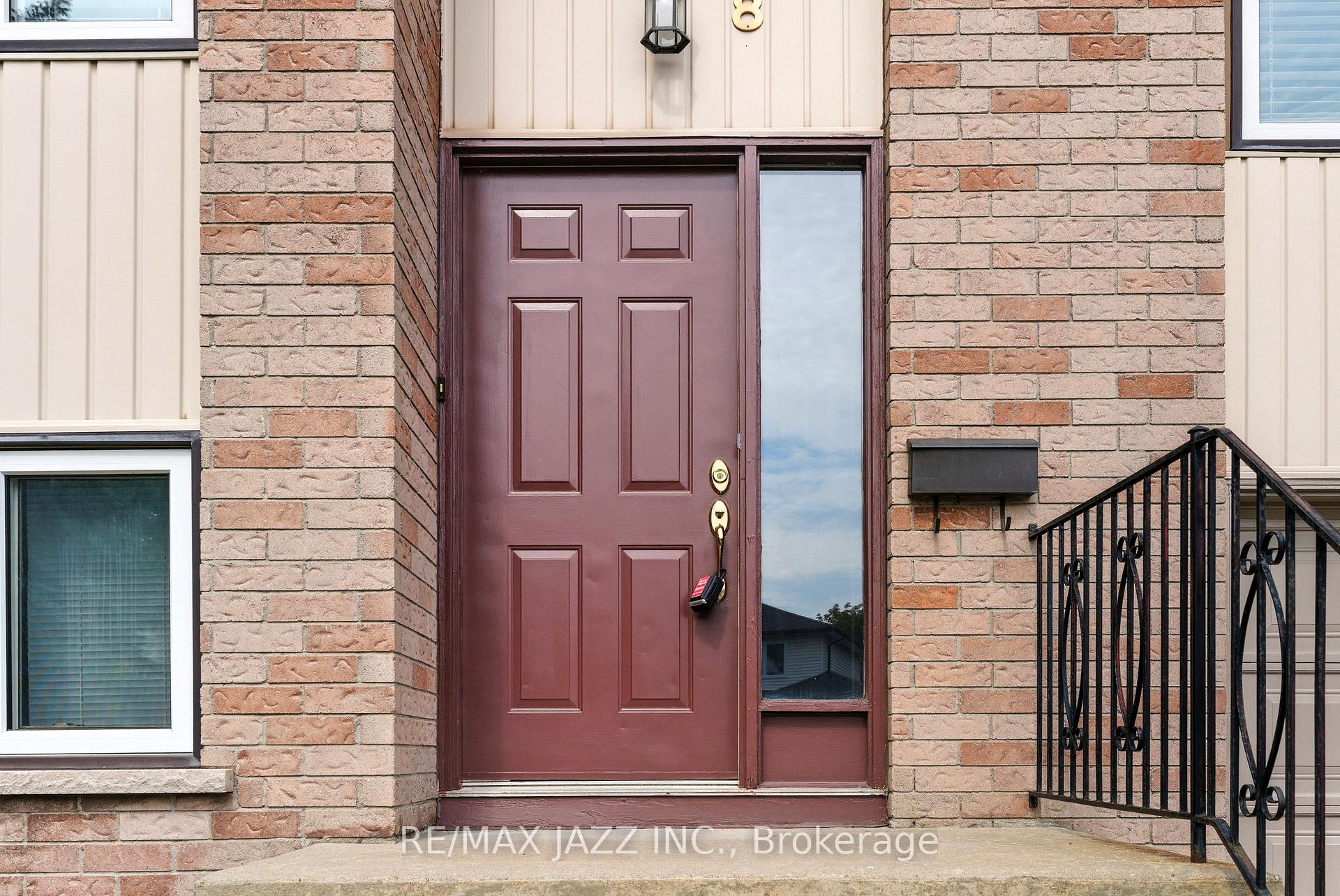 Photo 4 of Unit upper level, 8 Oban Court, Clarington, Courtice — HOMEH