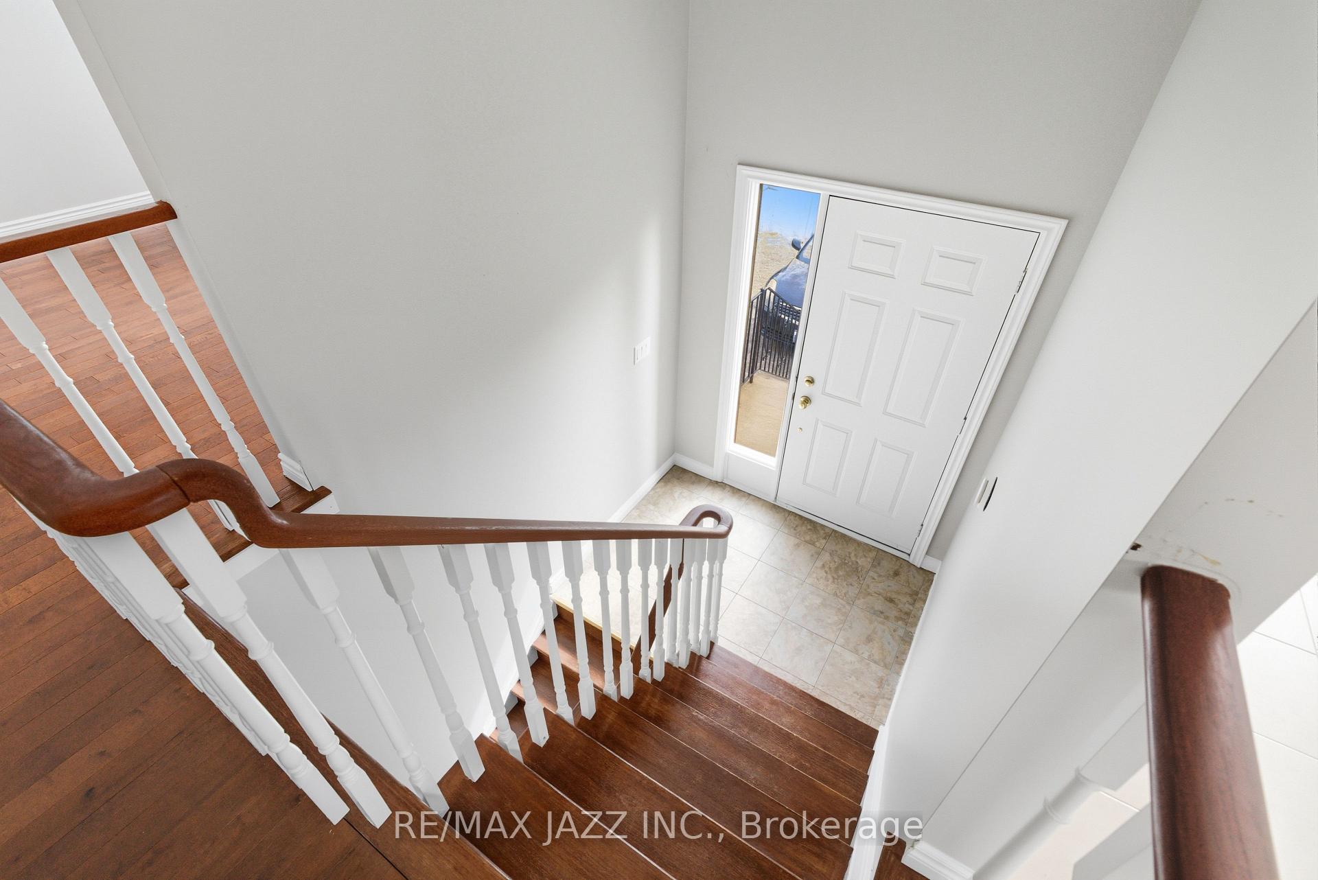 Photo 2 of Unit upper level, 8 Oban Court, Clarington, Courtice — HOMEH