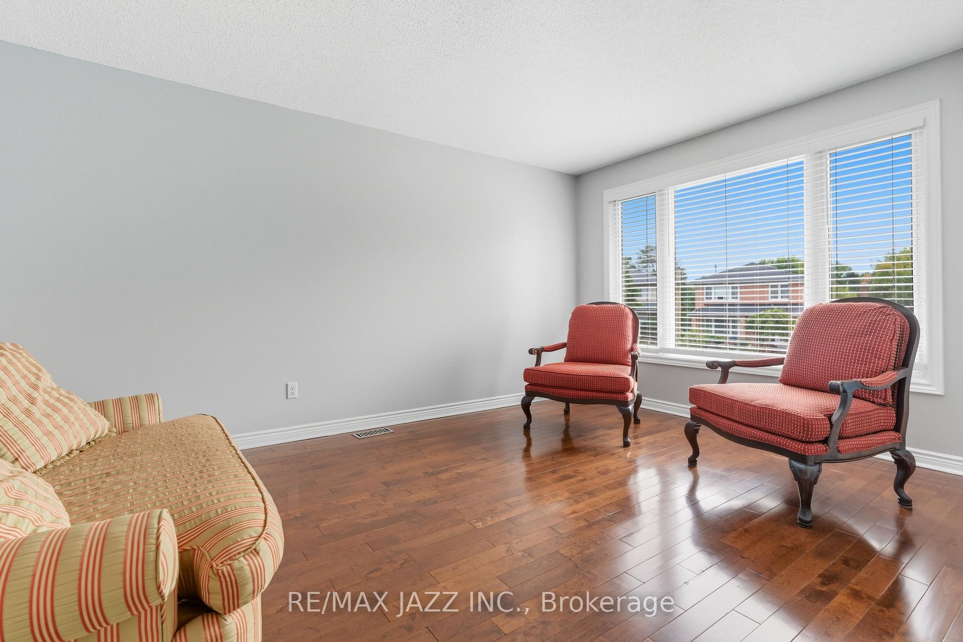 Photo 5 of Unit upper level, 8 Oban Court, Clarington, Courtice — HOMEH