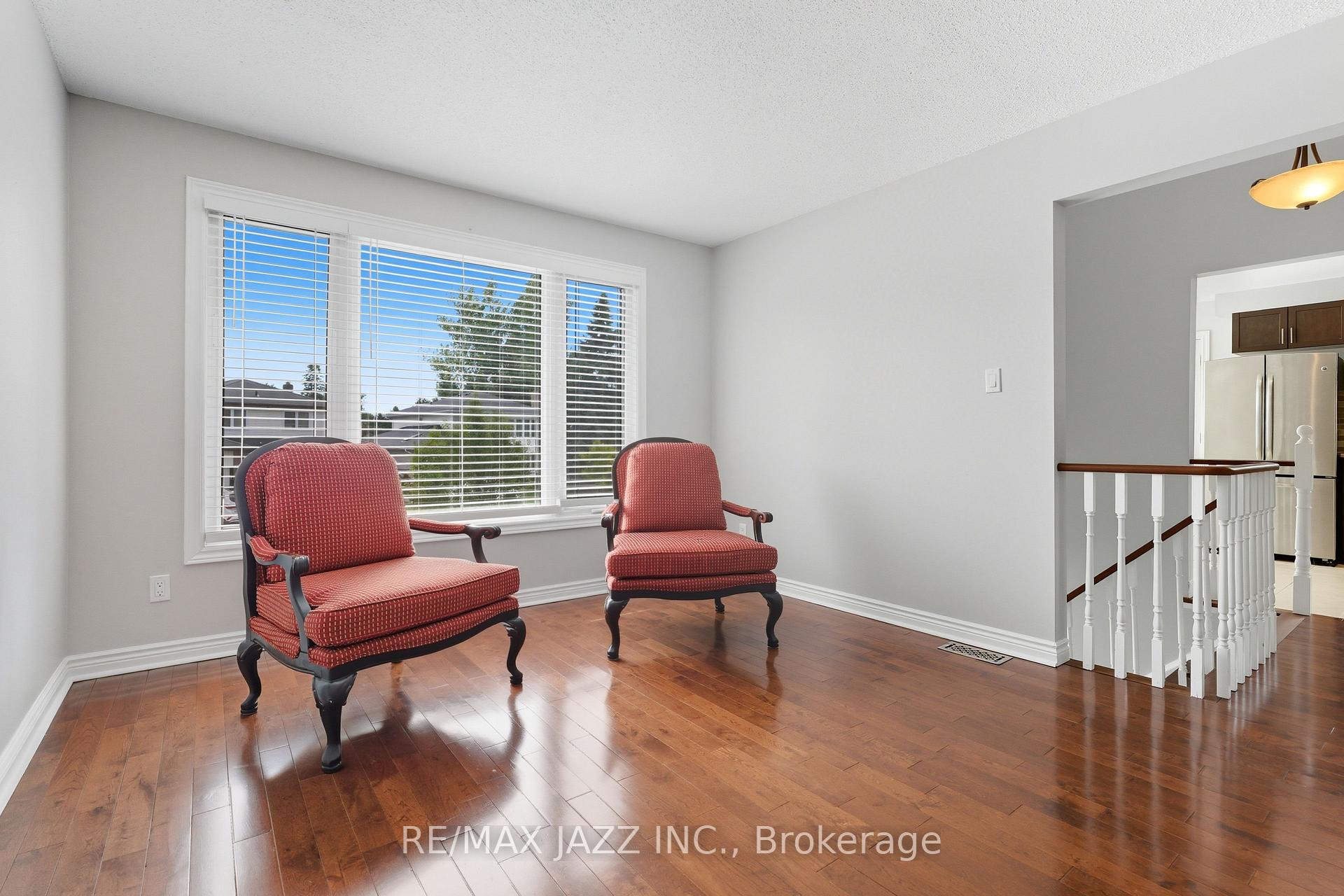 Photo 16 of Unit upper level, 8 Oban Court, Clarington, Courtice — HOMEH