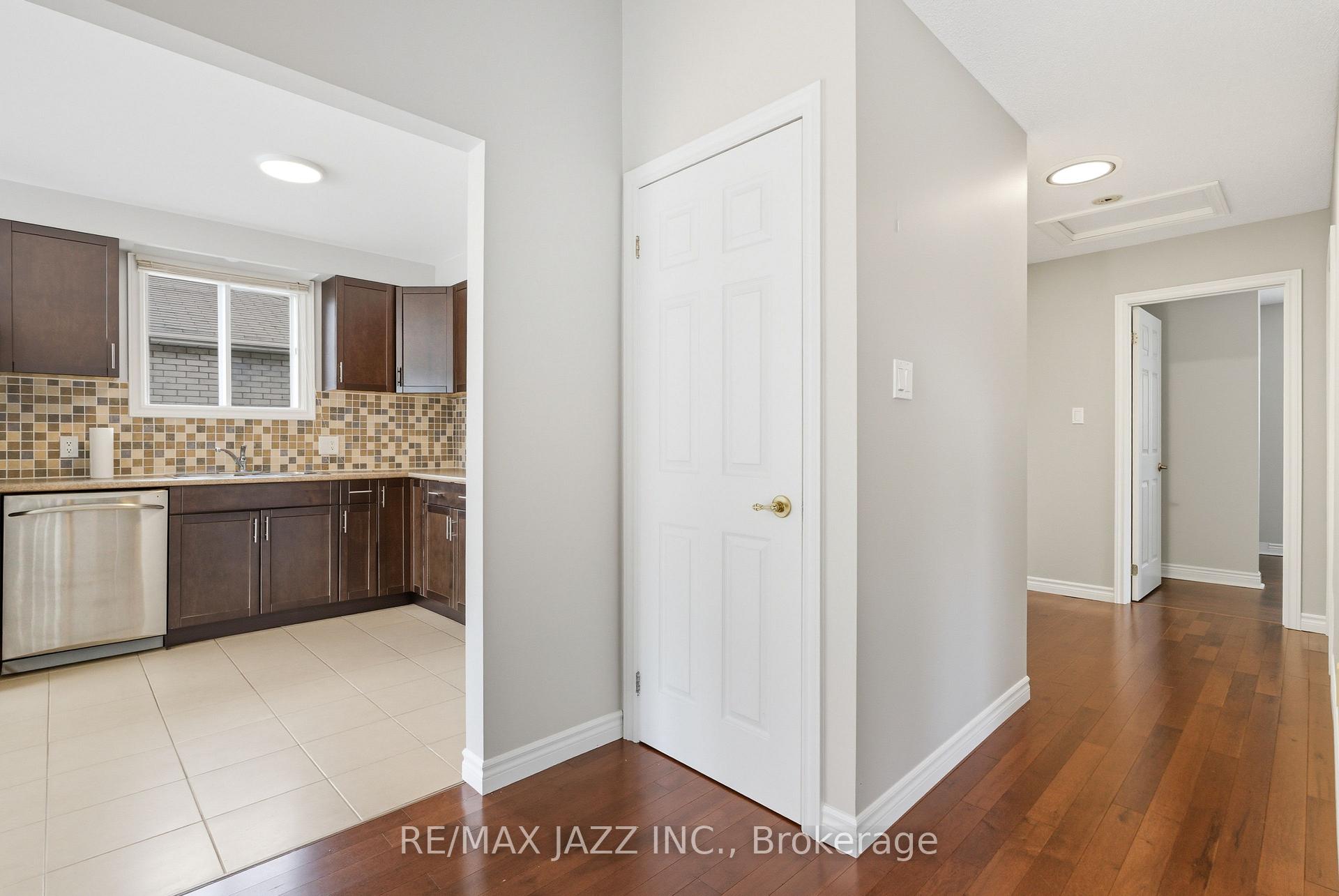 Photo 8 of Unit upper level, 8 Oban Court, Clarington, Courtice — HOMEH