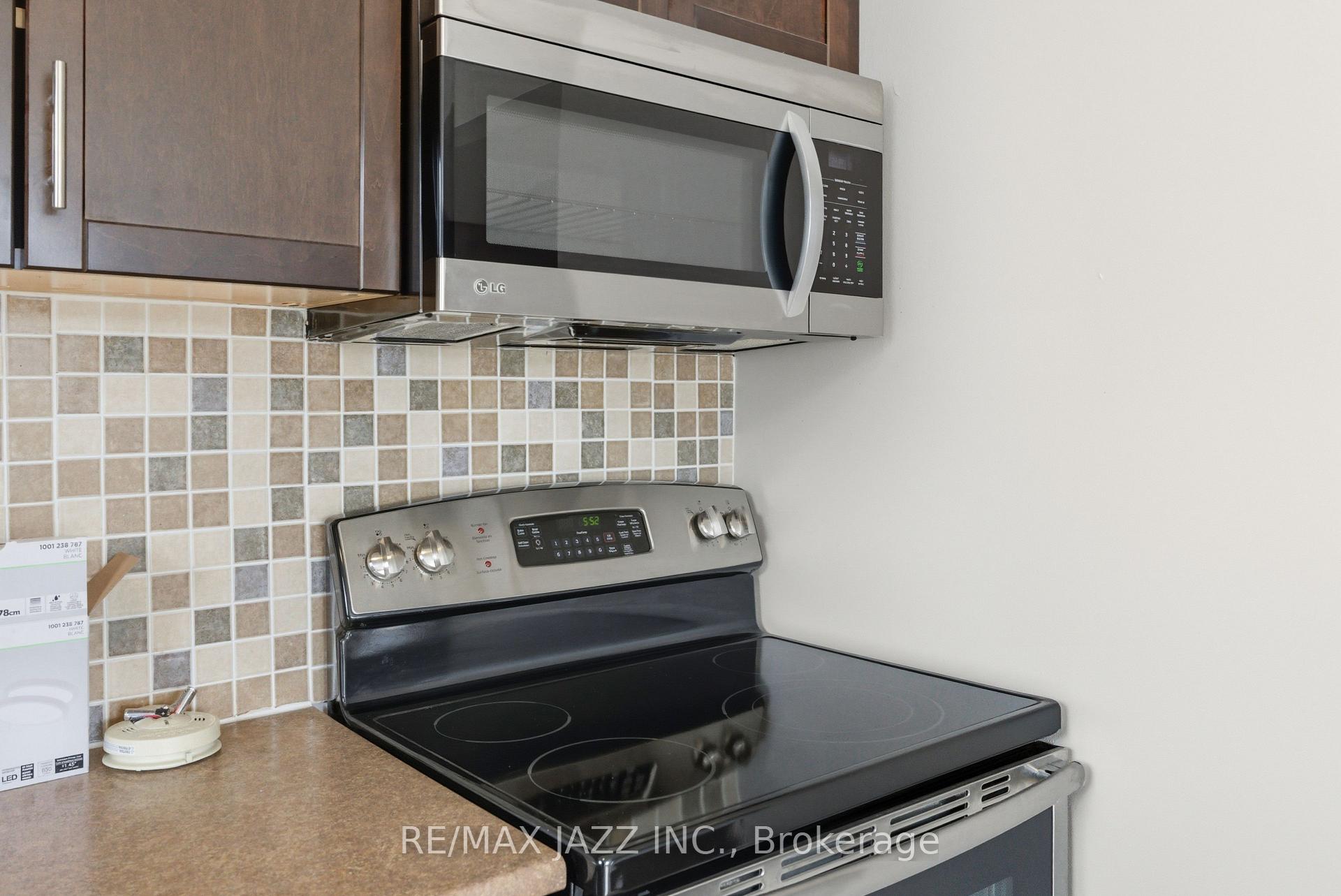Photo 11 of Unit upper level, 8 Oban Court, Clarington, Courtice — HOMEH
