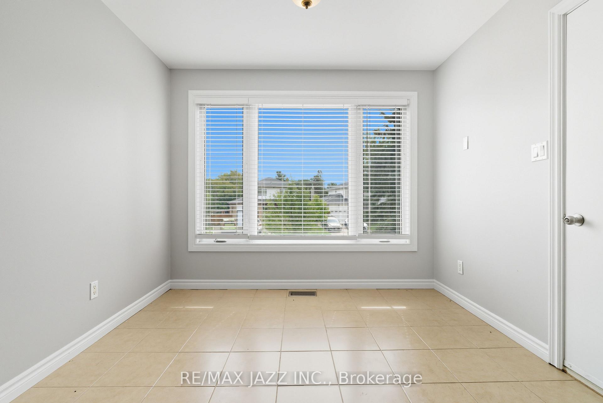 Photo 15 of Unit upper level, 8 Oban Court, Clarington, Courtice — HOMEH