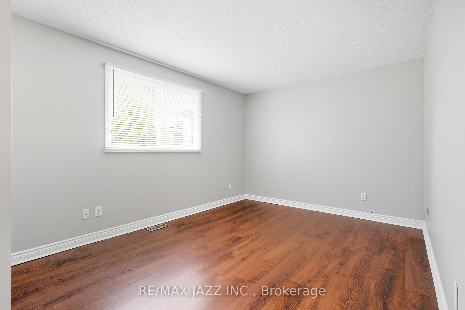 Photo 21 of Unit upper level, 8 Oban Court, Clarington, Courtice — HOMEH