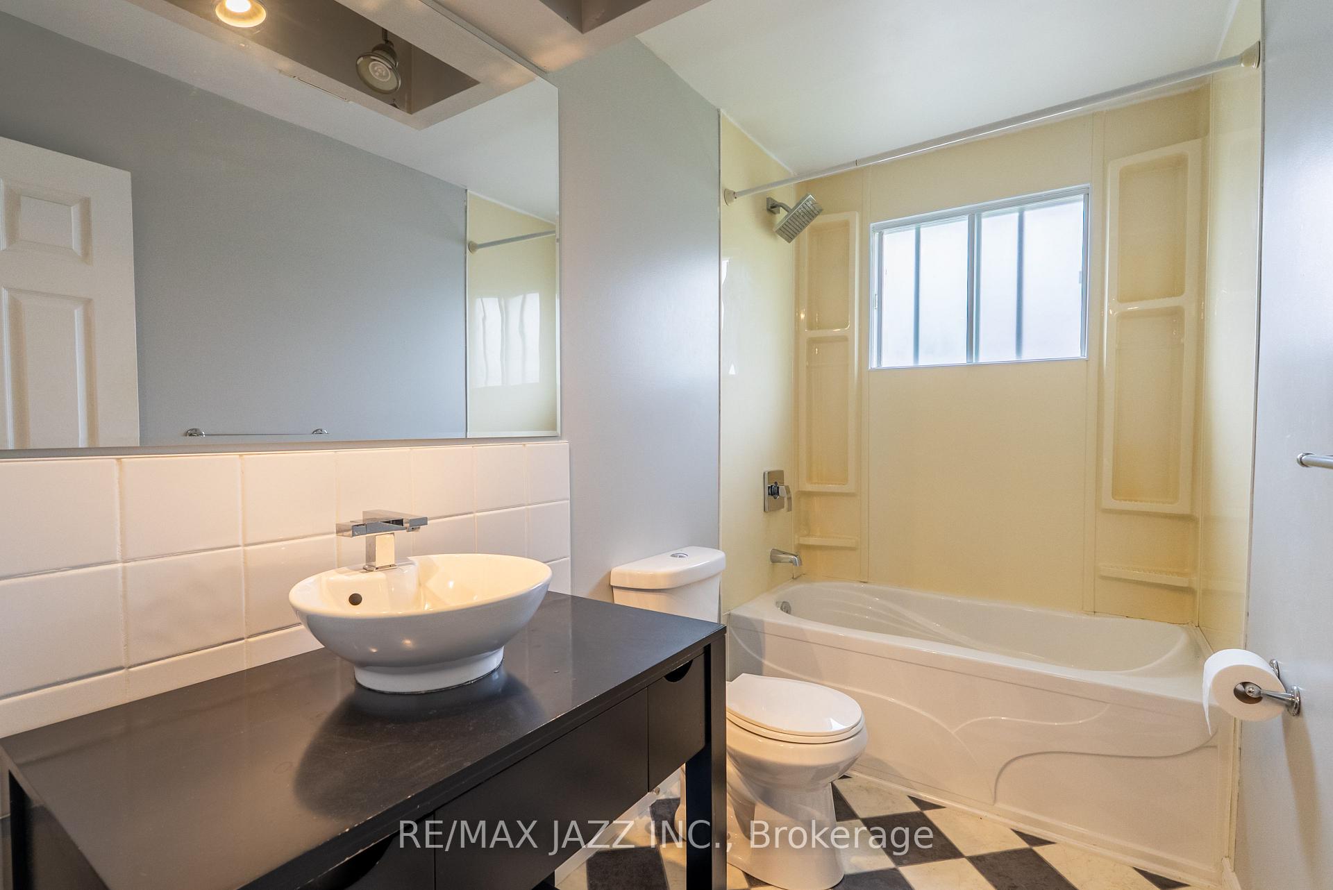 Photo 22 of Unit upper level, 8 Oban Court, Clarington, Courtice — HOMEH