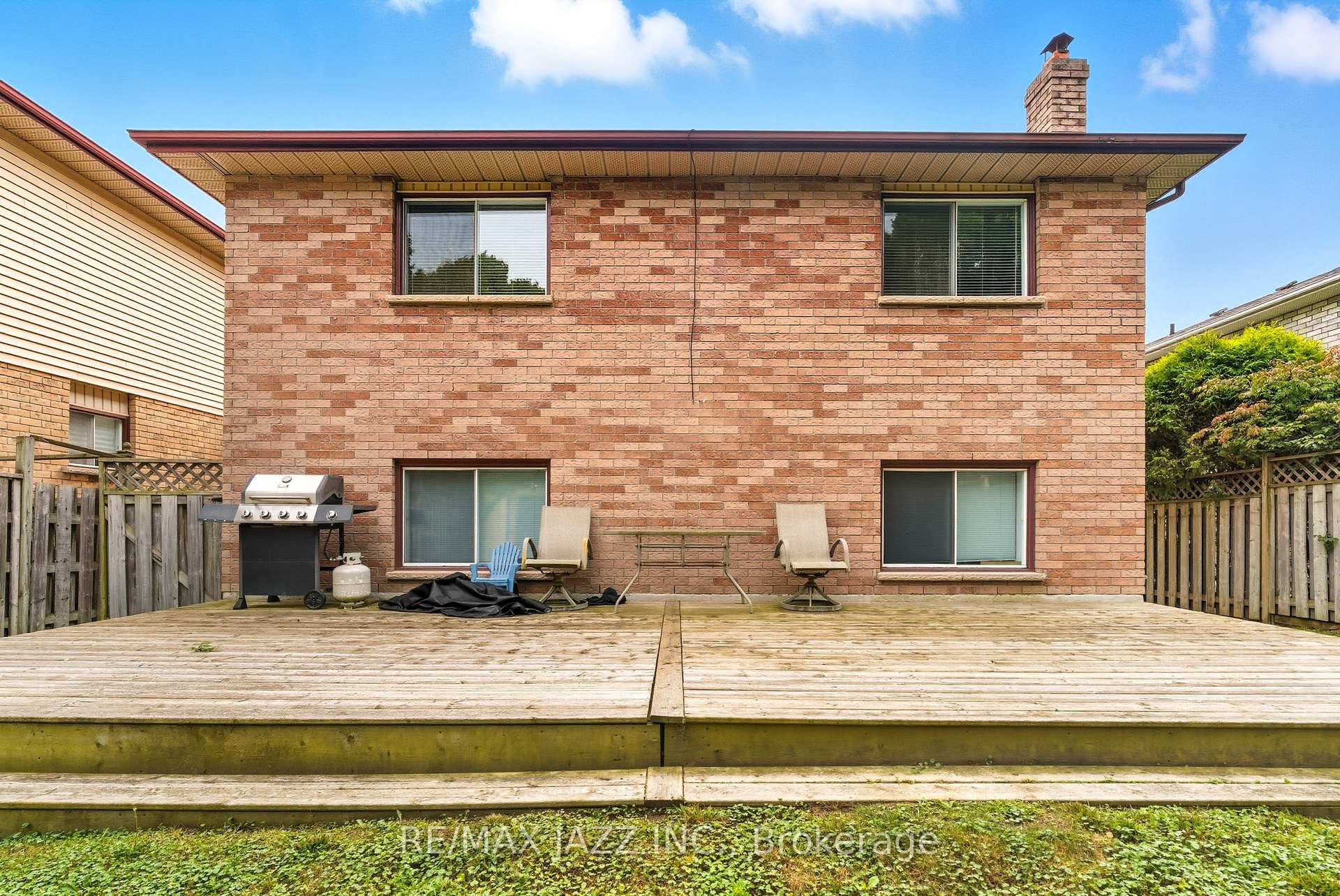 Photo 23 of Unit upper level, 8 Oban Court, Clarington, Courtice — HOMEH