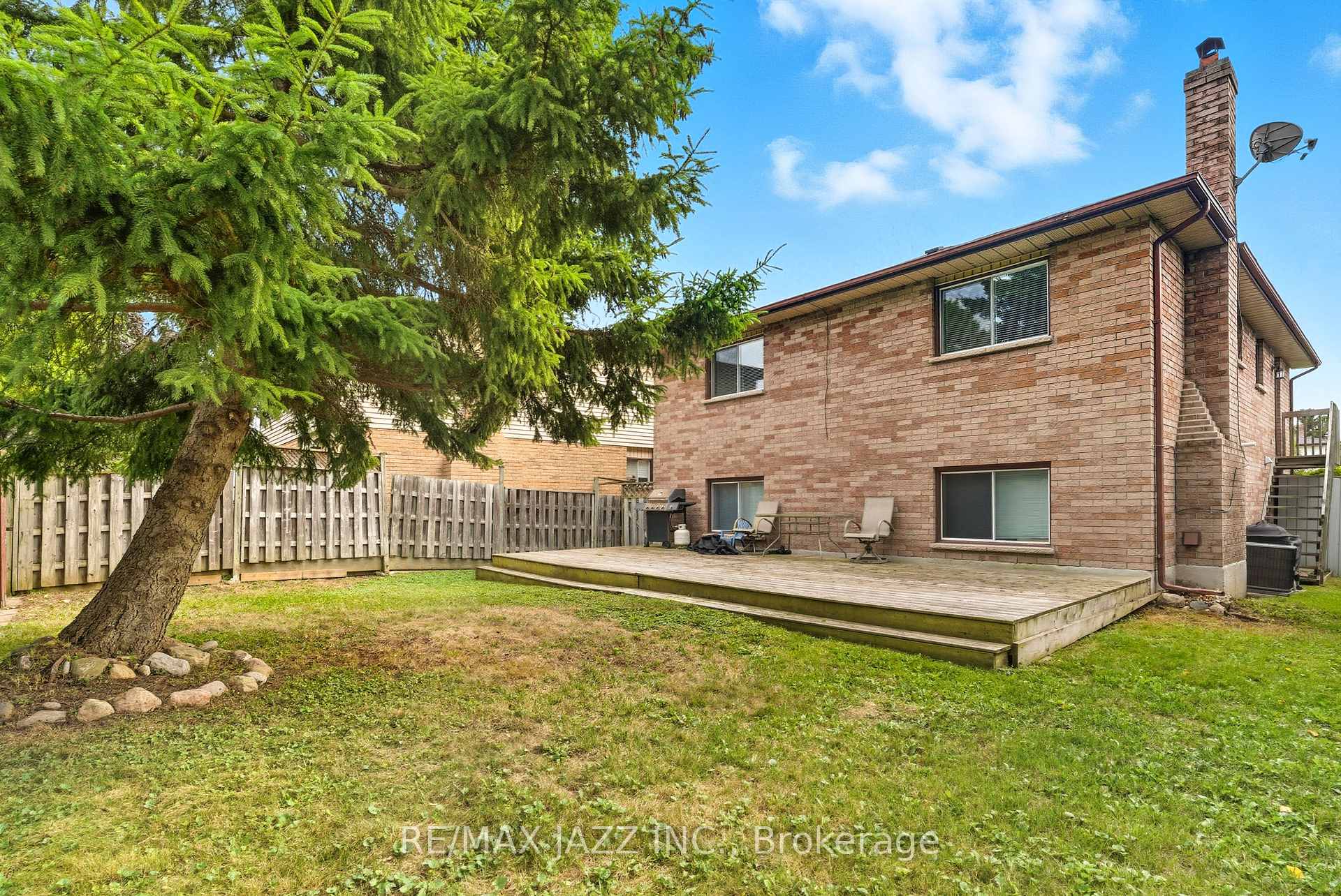 Photo 25 of Unit upper level, 8 Oban Court, Clarington, Courtice — HOMEH