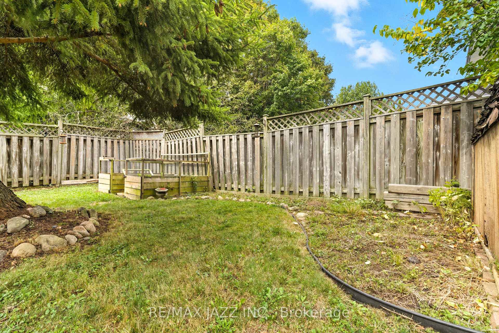 Photo 26 of Unit upper level, 8 Oban Court, Clarington, Courtice — HOMEH