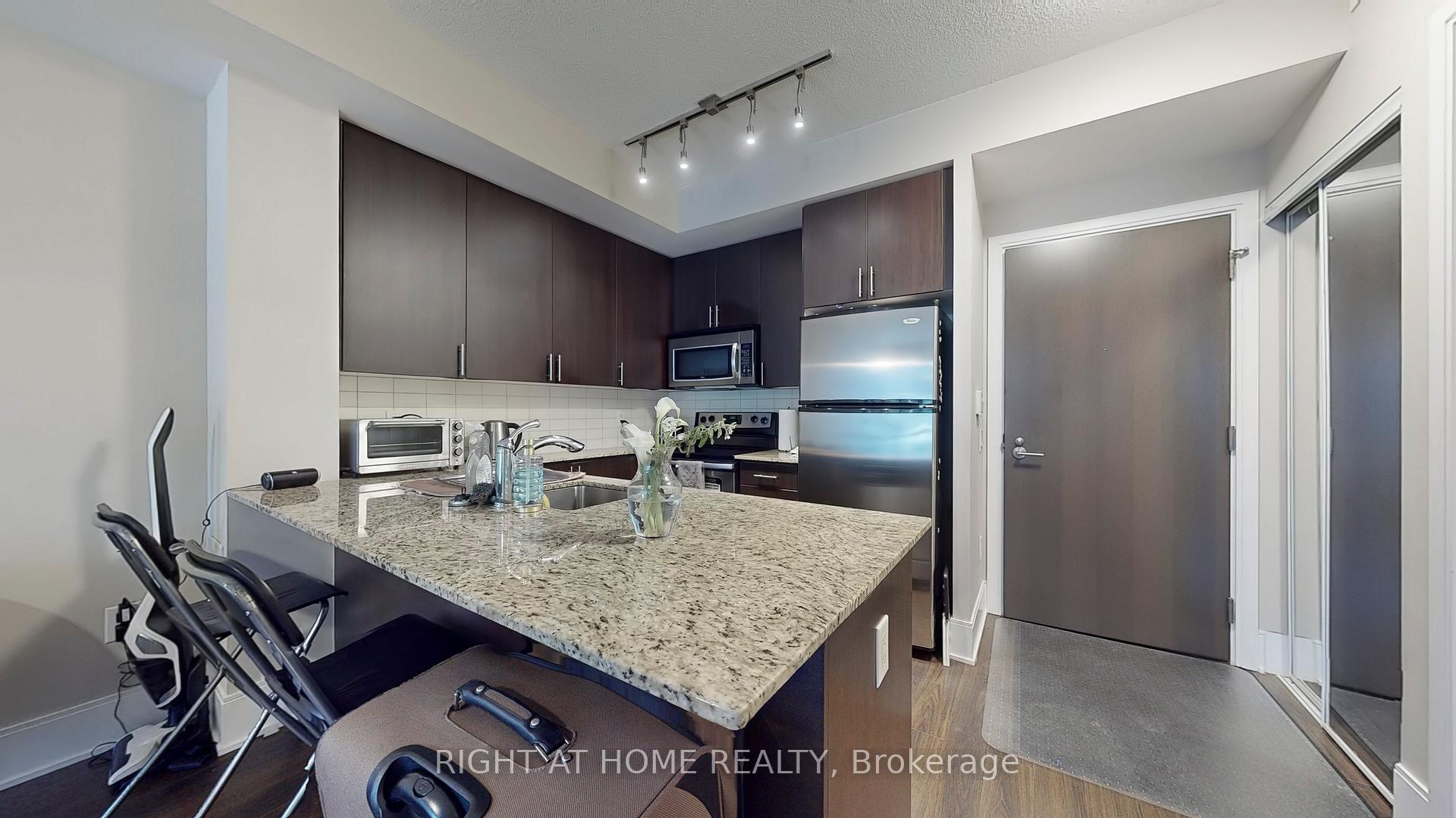 Photo 4 of Unit 907, 560 Front Street W, Toronto, Waterfront Communities — HOMEH