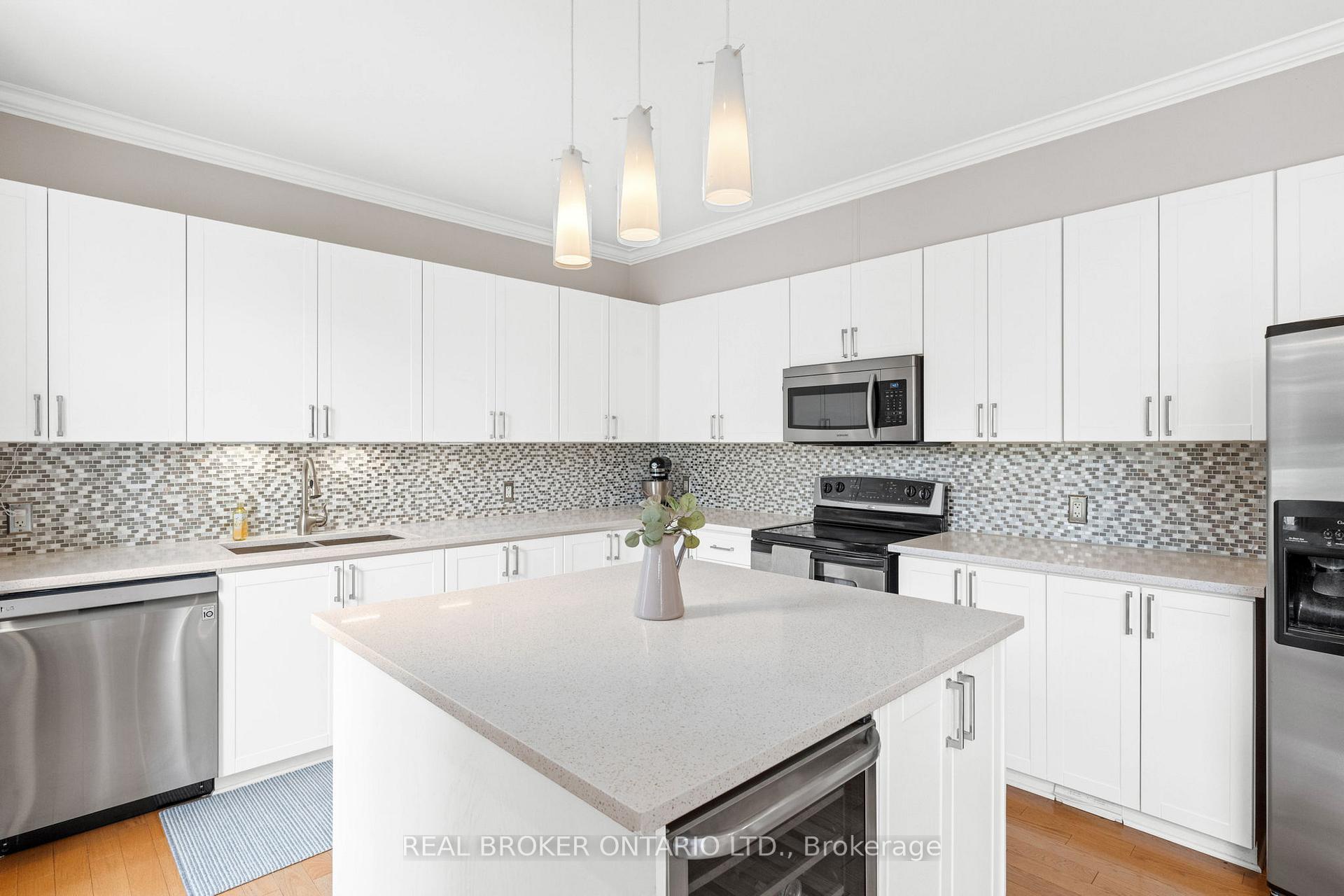 Photo 12 of 135 Rocky Hill Drive, Ottawa, Barrhaven - Strandherd — HOMEH