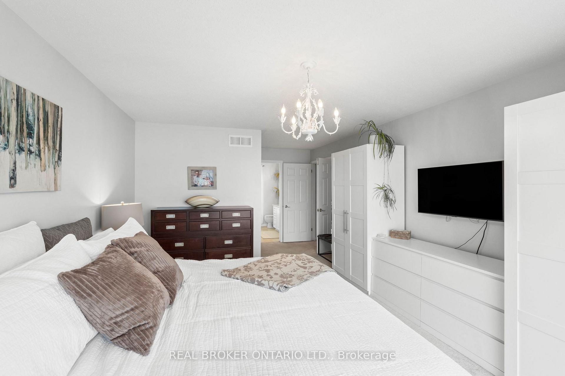 Photo 19 of 135 Rocky Hill Drive, Ottawa, Barrhaven - Strandherd — HOMEH