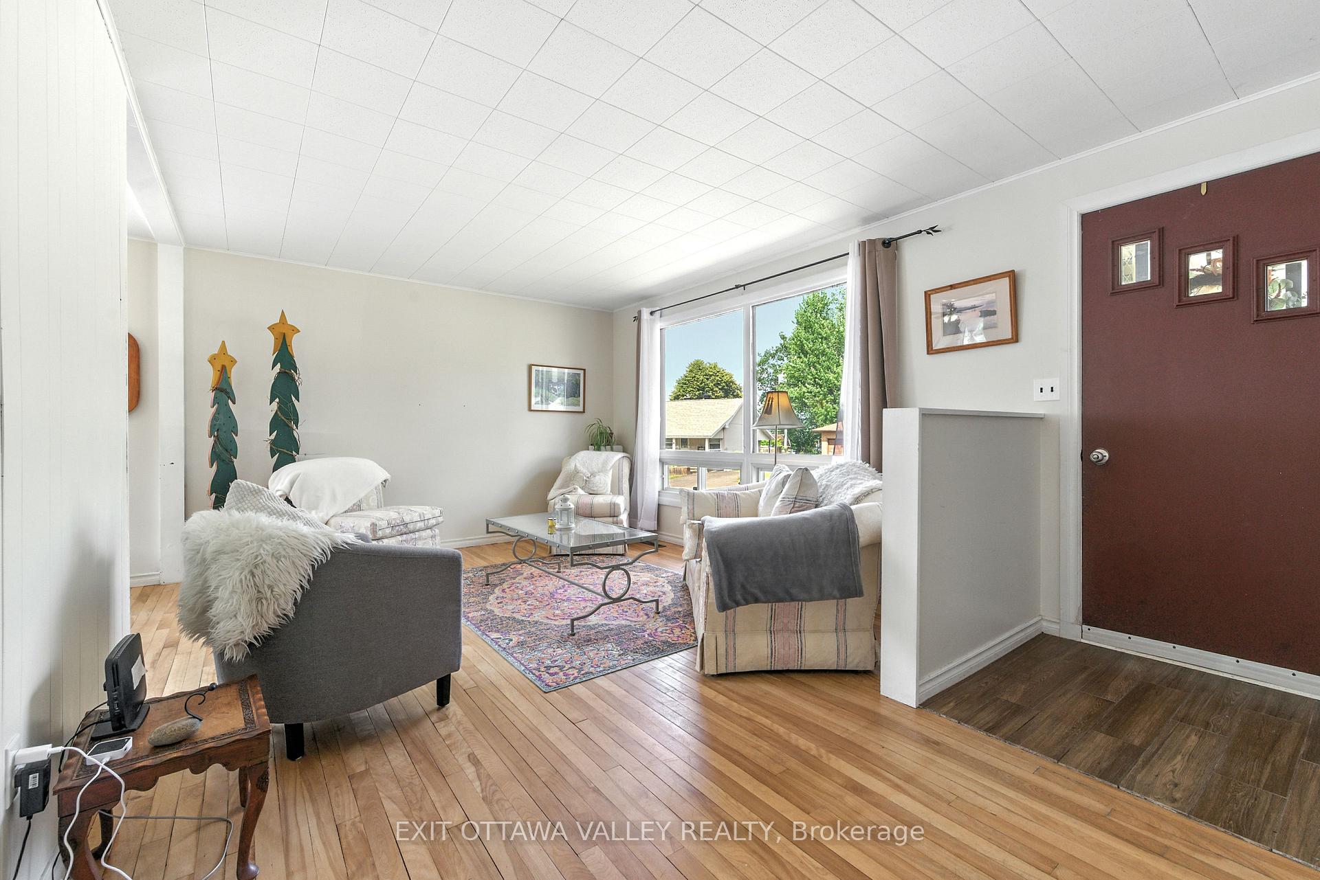 Photo 4 of 12 Summit Street, Deep River — HOMEH