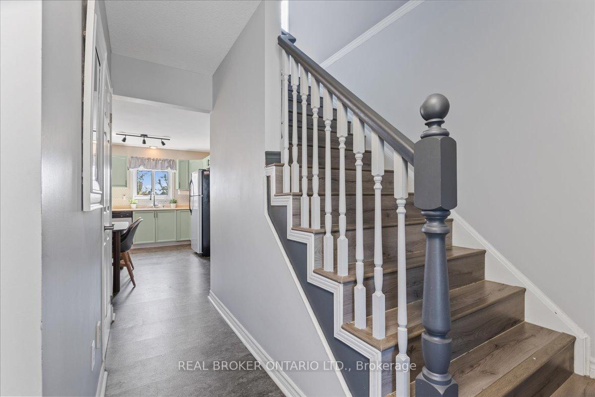 Photo 2 of 87 Dawn Crescent, Cambridge — HOMEH
