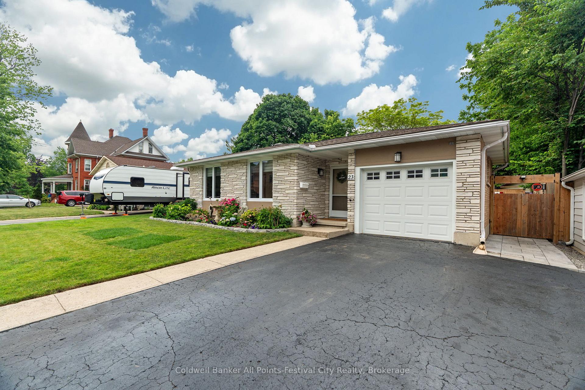 Photo 2 of 23 Trafalgar Street, Goderich, Goderich (Town) — HOMEH