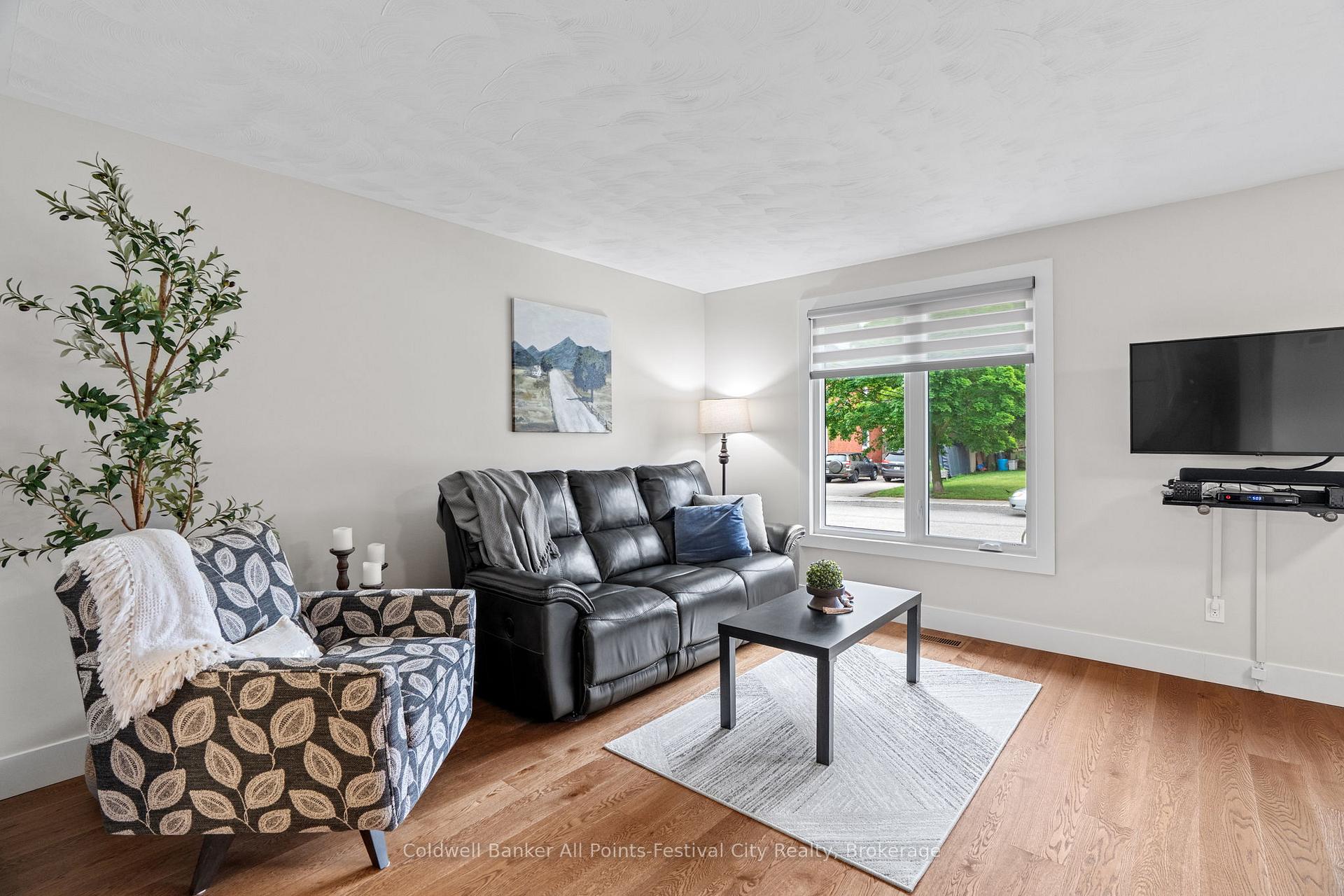 Photo 10 of 23 Trafalgar Street, Goderich, Goderich (Town) — HOMEH