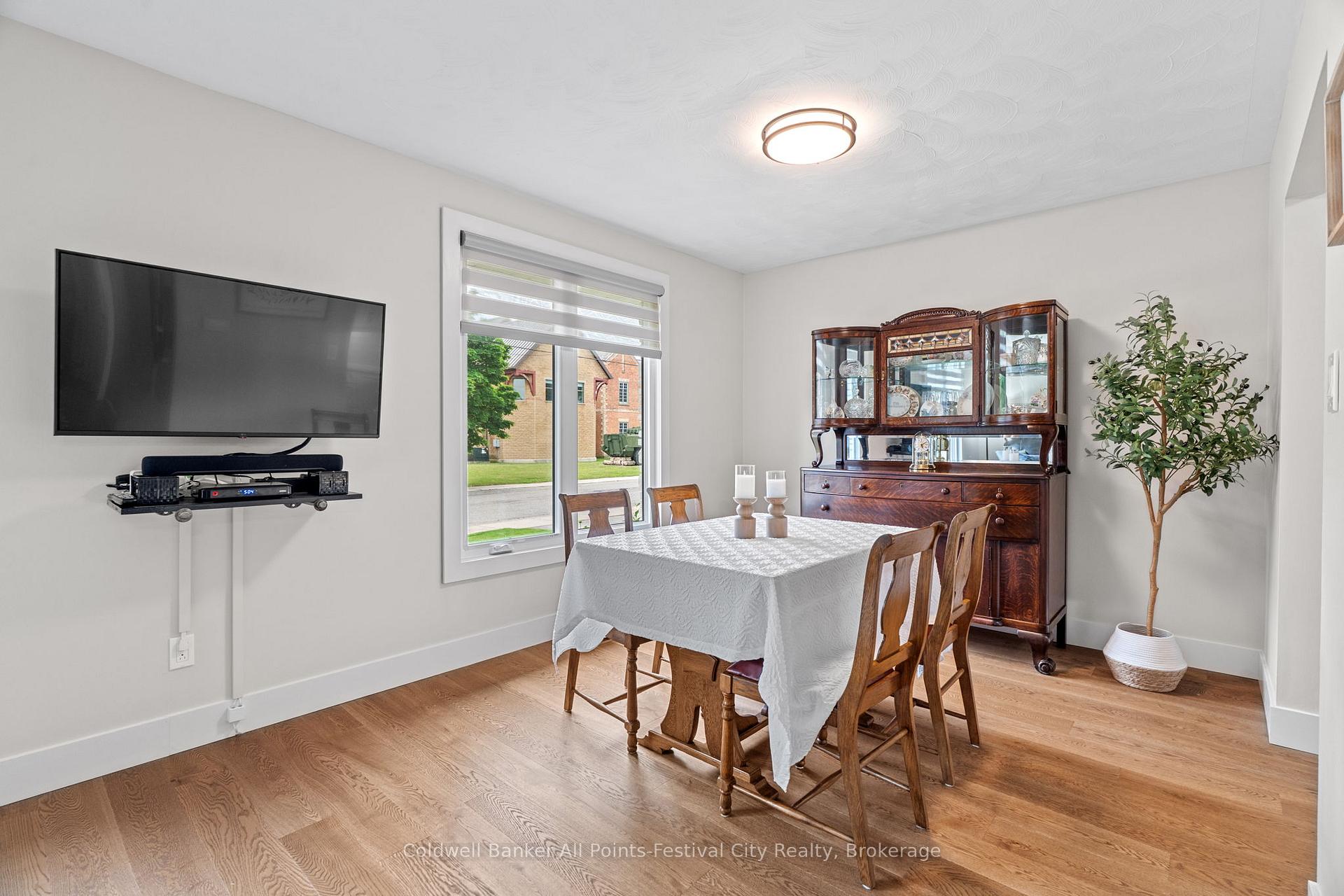 Photo 13 of 23 Trafalgar Street, Goderich, Goderich (Town) — HOMEH