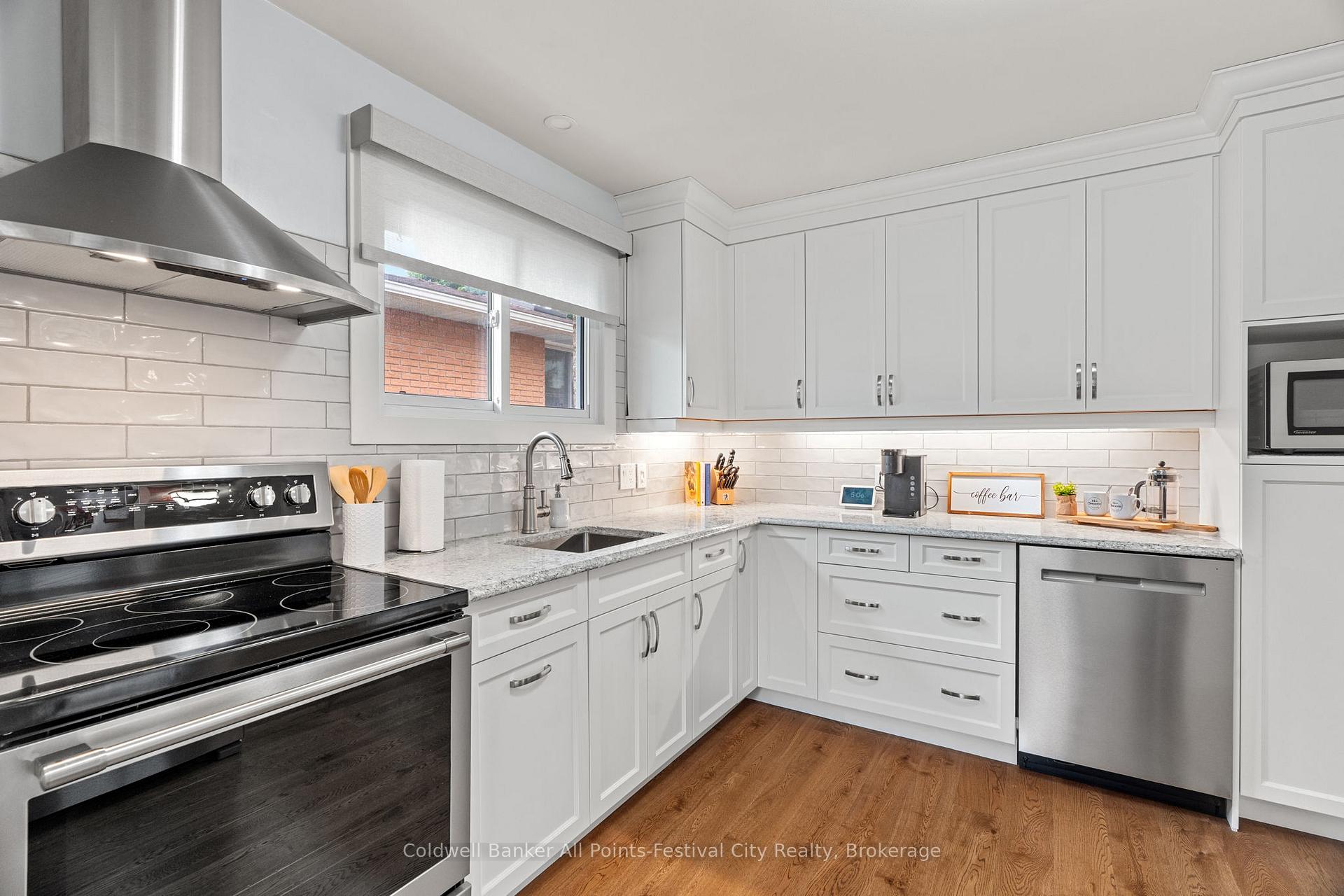 Photo 12 of 23 Trafalgar Street, Goderich, Goderich (Town) — HOMEH