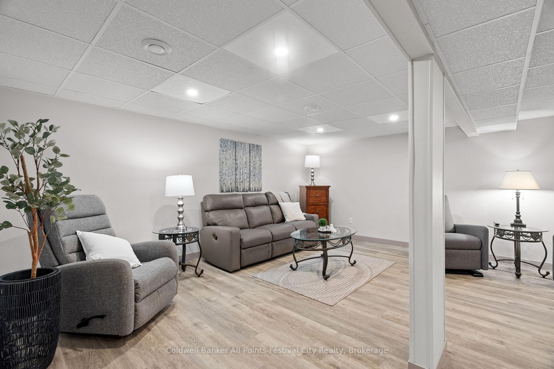 Photo 26 of 23 Trafalgar Street, Goderich, Goderich (Town) — HOMEH