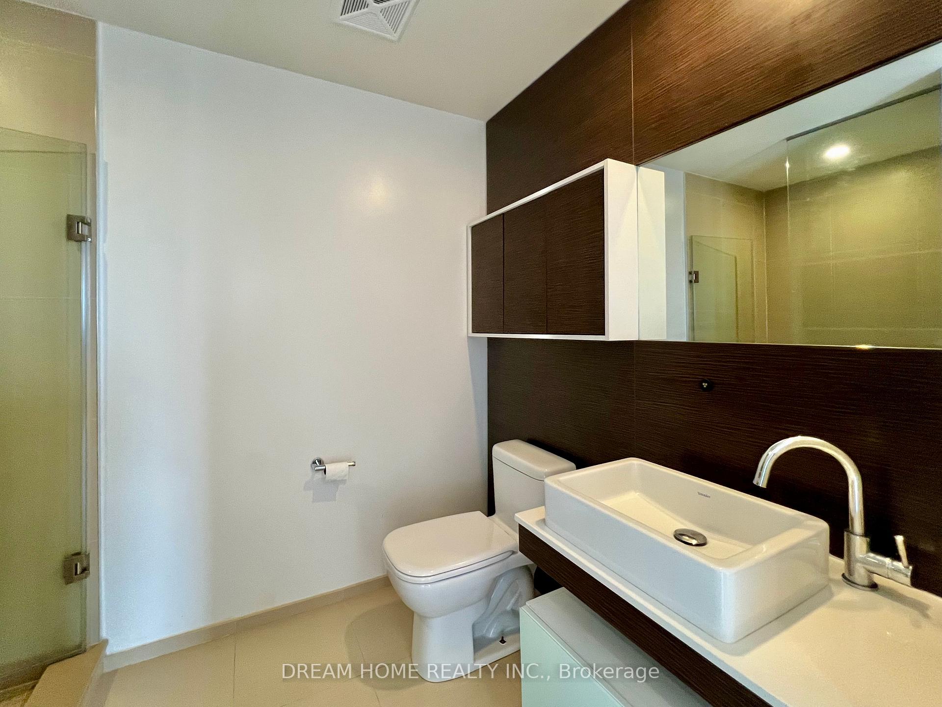 Front of Unit 3204, 75 St Nicholas Street