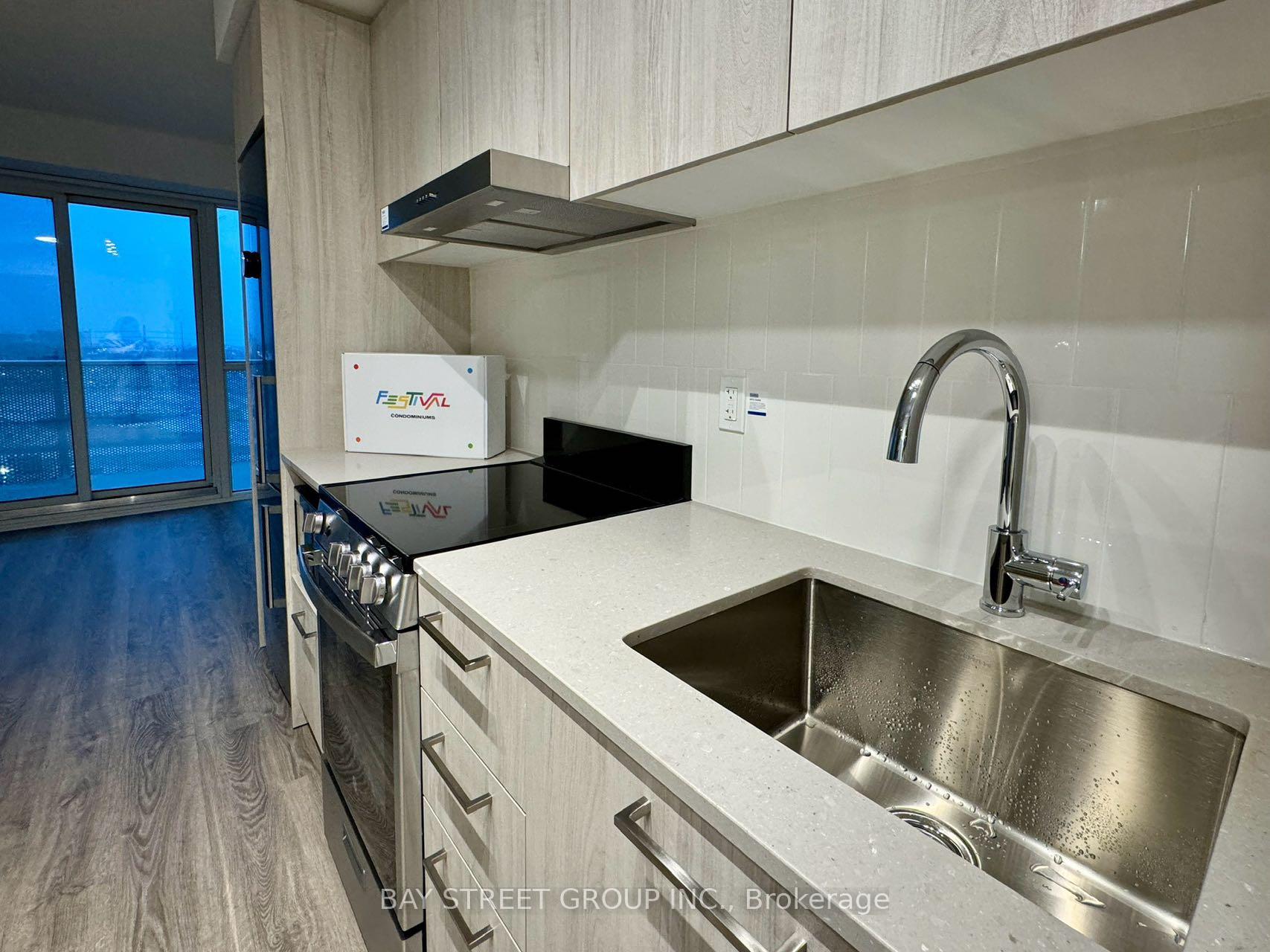 Photo 8 of Unit 705, 195 Commerce Street, Vaughan, Vaughan Corporate Centre — HOMEH