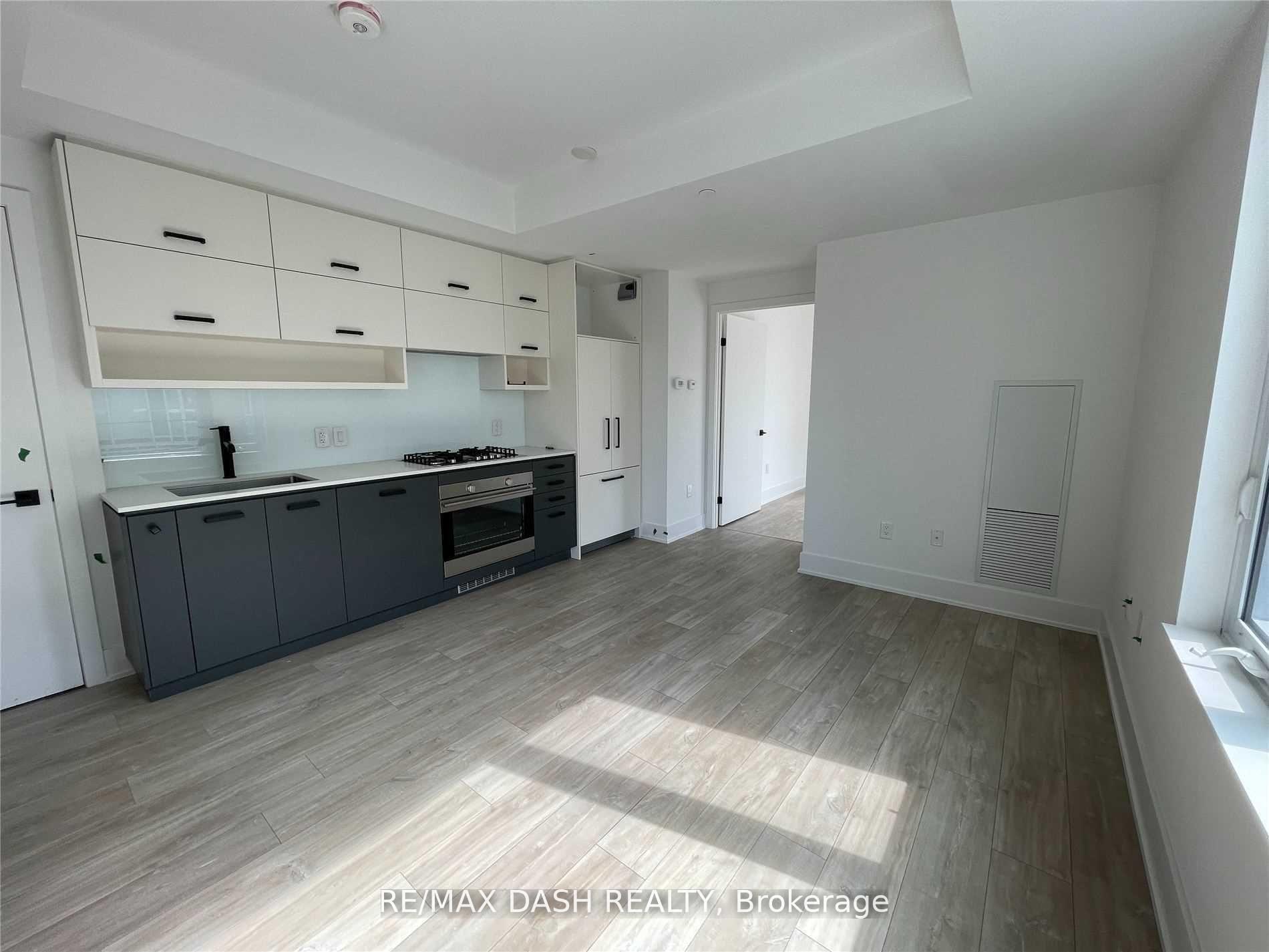 Photo 3 of Unit 305, 1888 Queen Street E, Toronto, The Beaches — HOMEH